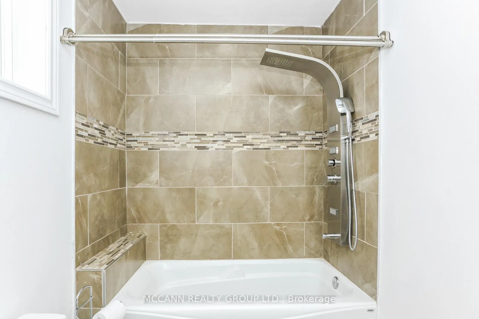Photo 15 of Unit Aurora, 81 Aurora Heights Drive, Aurora, Aurora Heights — HOMEH