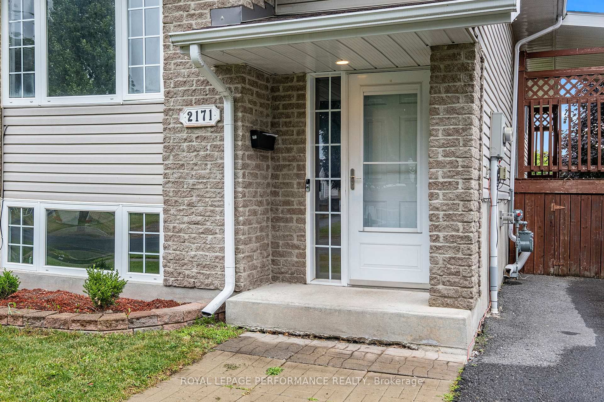 Photo 3 of 2171 Glen Brook Drive, Cornwall — HOMEH
