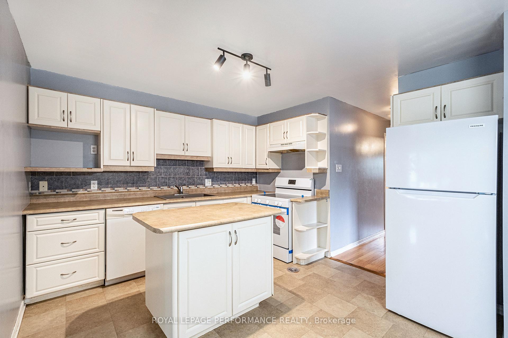 Photo 8 of 2171 Glen Brook Drive, Cornwall — HOMEH