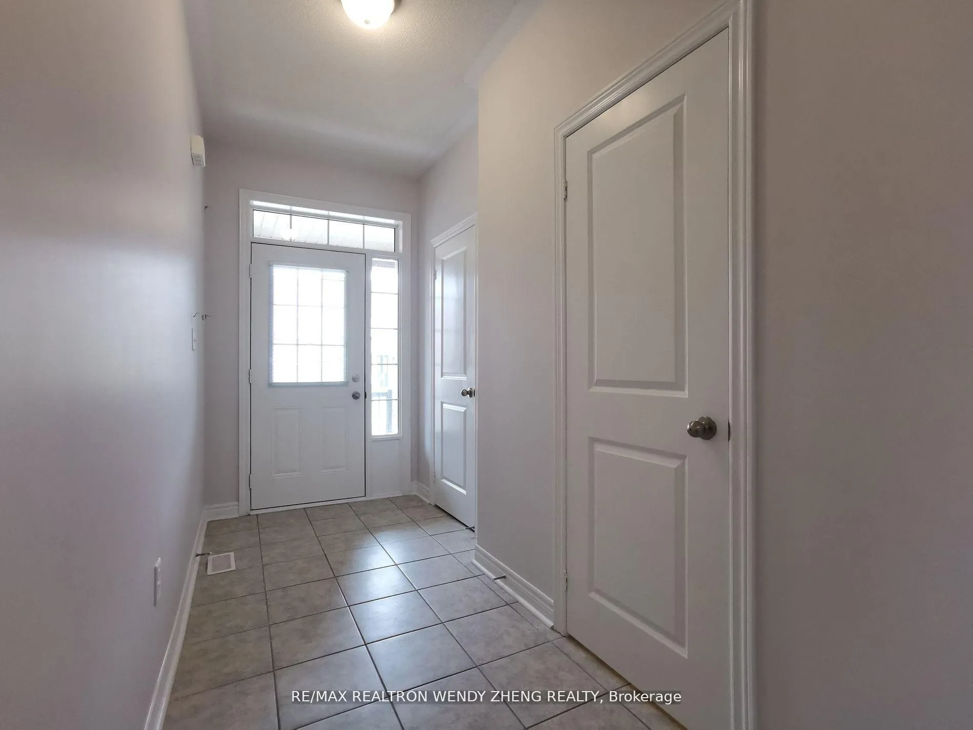 Photo 2 of 43 Benhurst Crescent, Brampton, Northwest Brampton — HOMEH