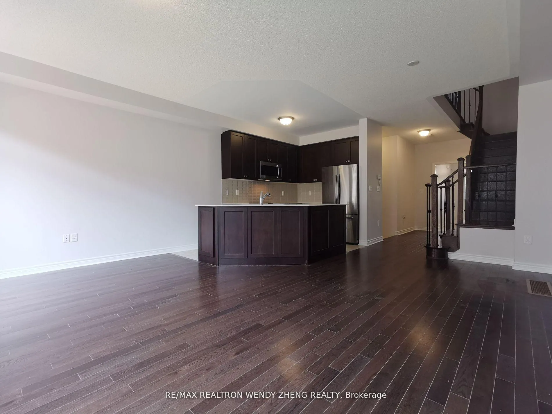 Photo 3 of 43 Benhurst Crescent, Brampton, Northwest Brampton — HOMEH