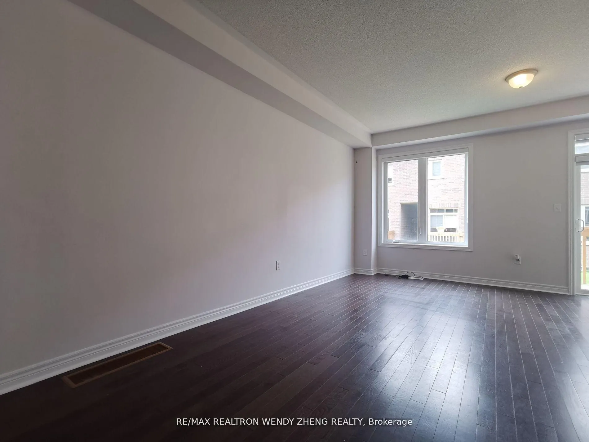 Photo 4 of 43 Benhurst Crescent, Brampton, Northwest Brampton — HOMEH