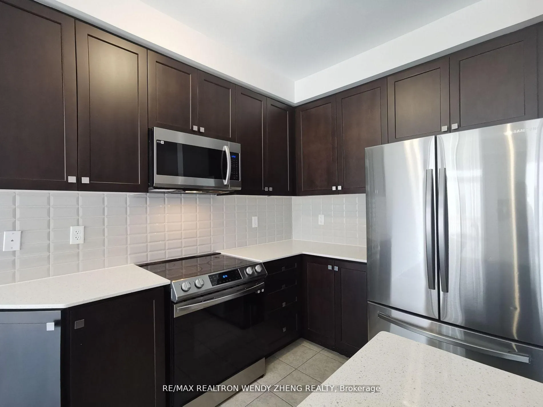 Photo 5 of 43 Benhurst Crescent, Brampton, Northwest Brampton — HOMEH