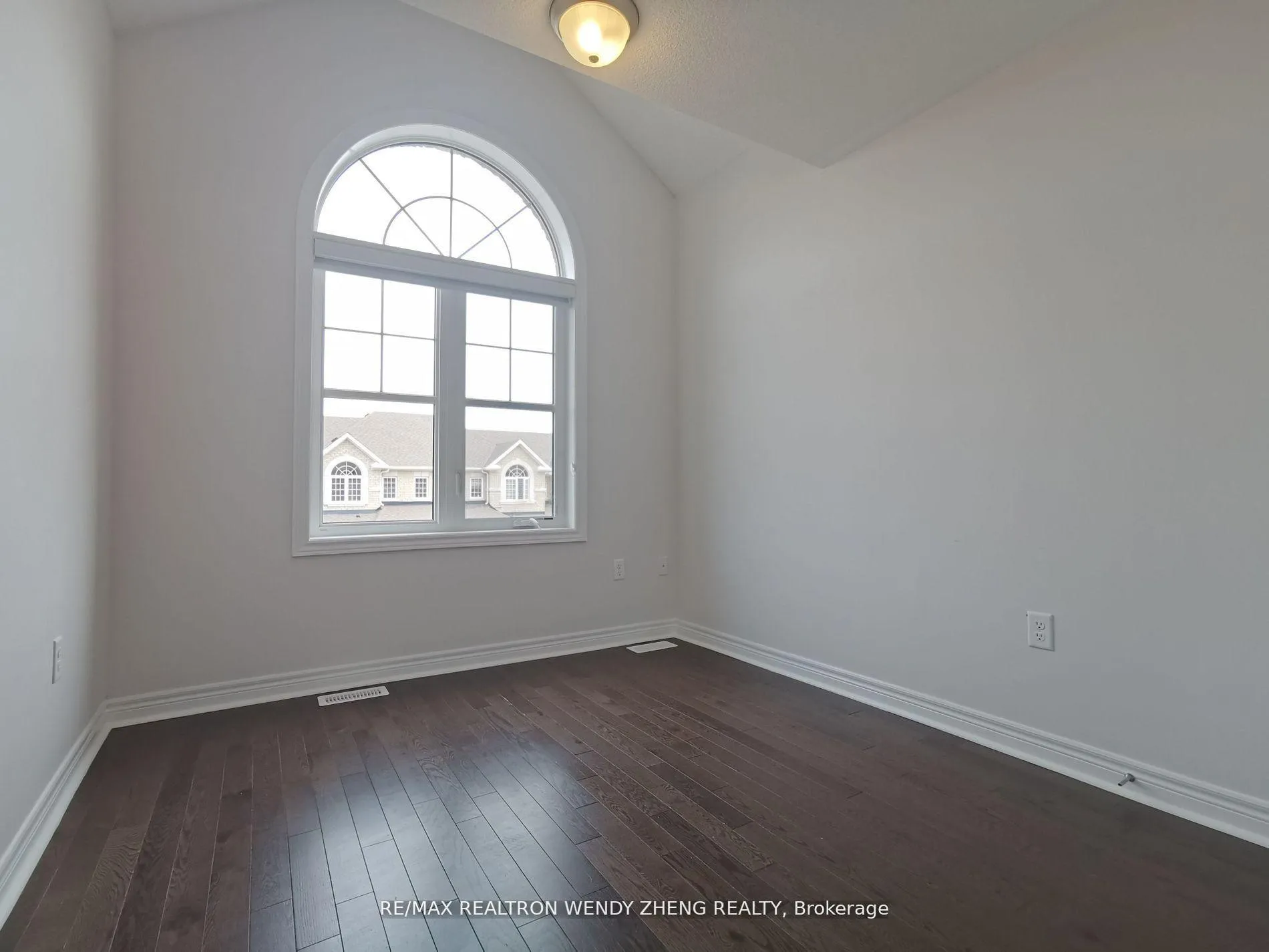 Photo 11 of 43 Benhurst Crescent, Brampton, Northwest Brampton — HOMEH