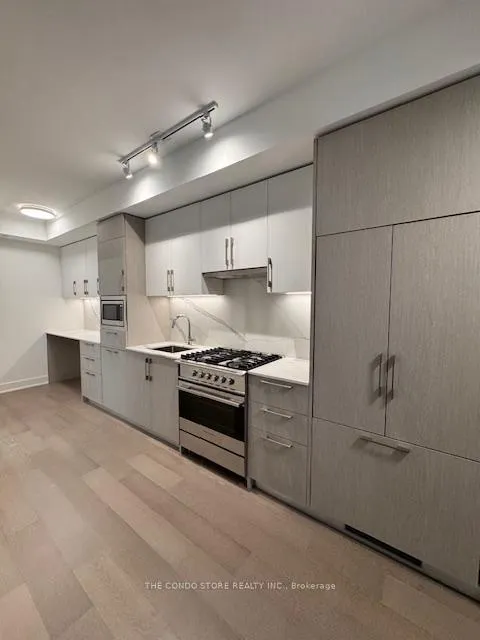 Front of Unit 606, 8 Manor Road W