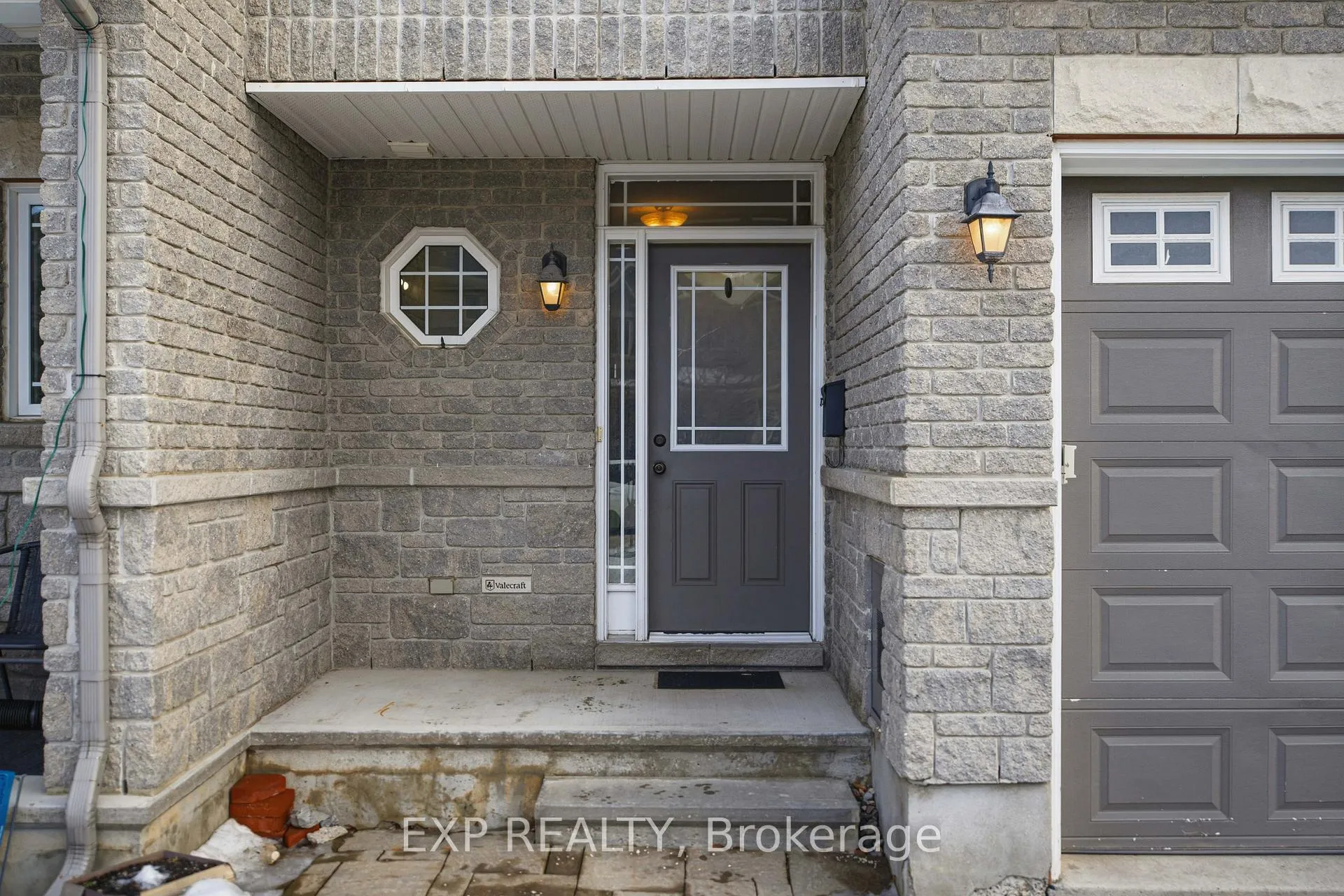 Photo 2 of 705 Regiment Avenue, Ottawa, Kanata - Emerald Meadows/Trailwest — HOMEH
