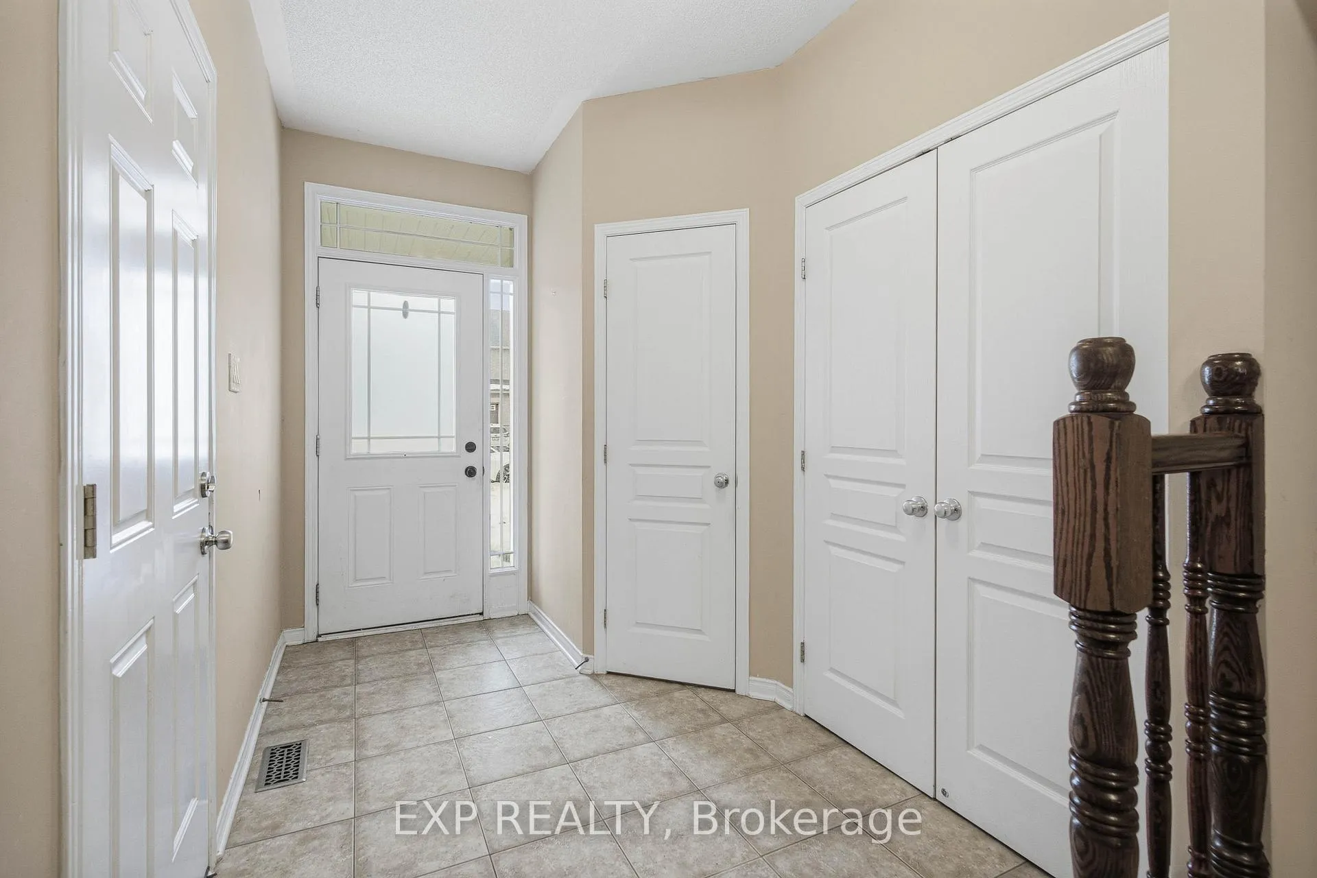 Photo 3 of 705 Regiment Avenue, Ottawa, Kanata - Emerald Meadows/Trailwest — HOMEH