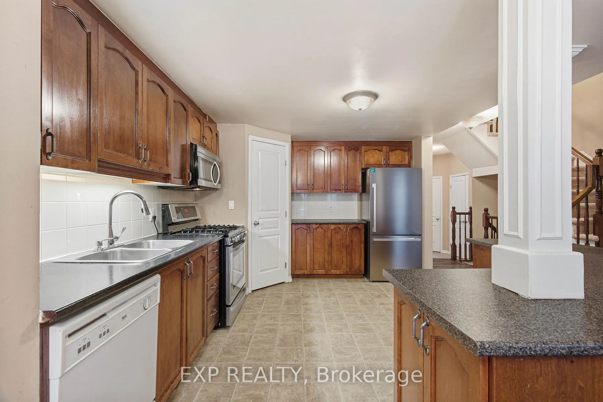Photo 11 of 705 Regiment Avenue, Ottawa, Kanata - Emerald Meadows/Trailwest — HOMEH