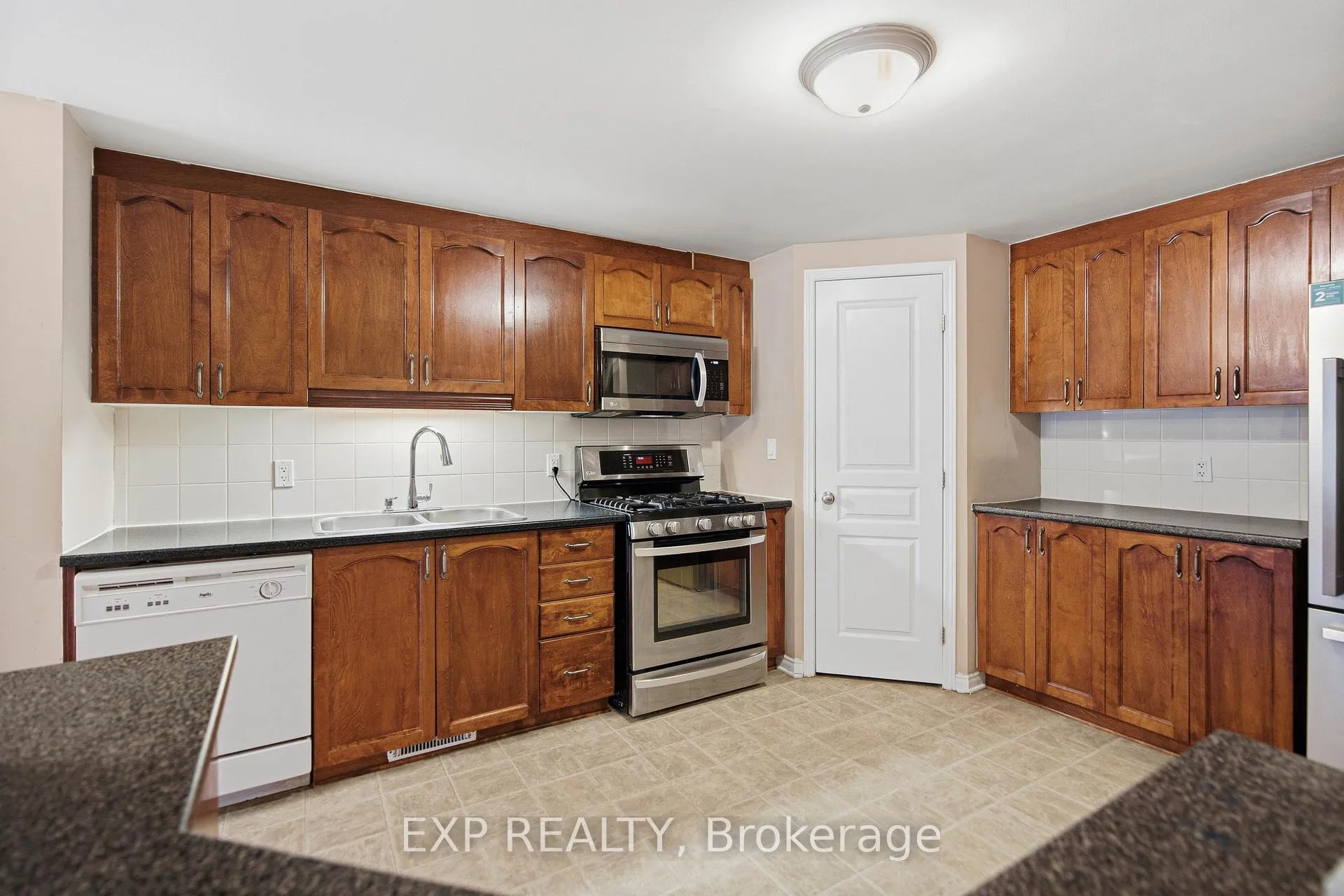 Photo 12 of 705 Regiment Avenue, Ottawa, Kanata - Emerald Meadows/Trailwest — HOMEH
