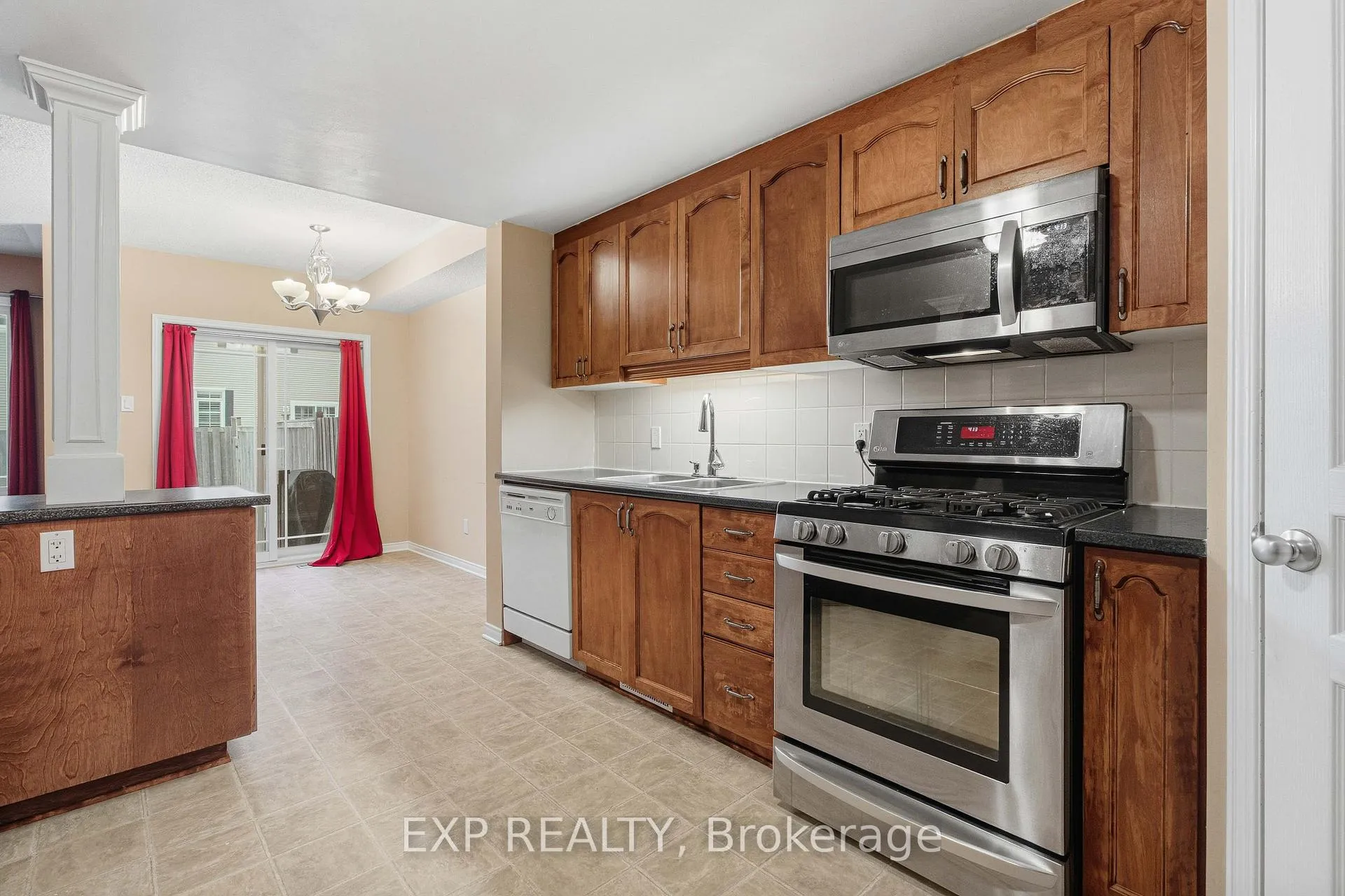 Photo 14 of 705 Regiment Avenue, Ottawa, Kanata - Emerald Meadows/Trailwest — HOMEH