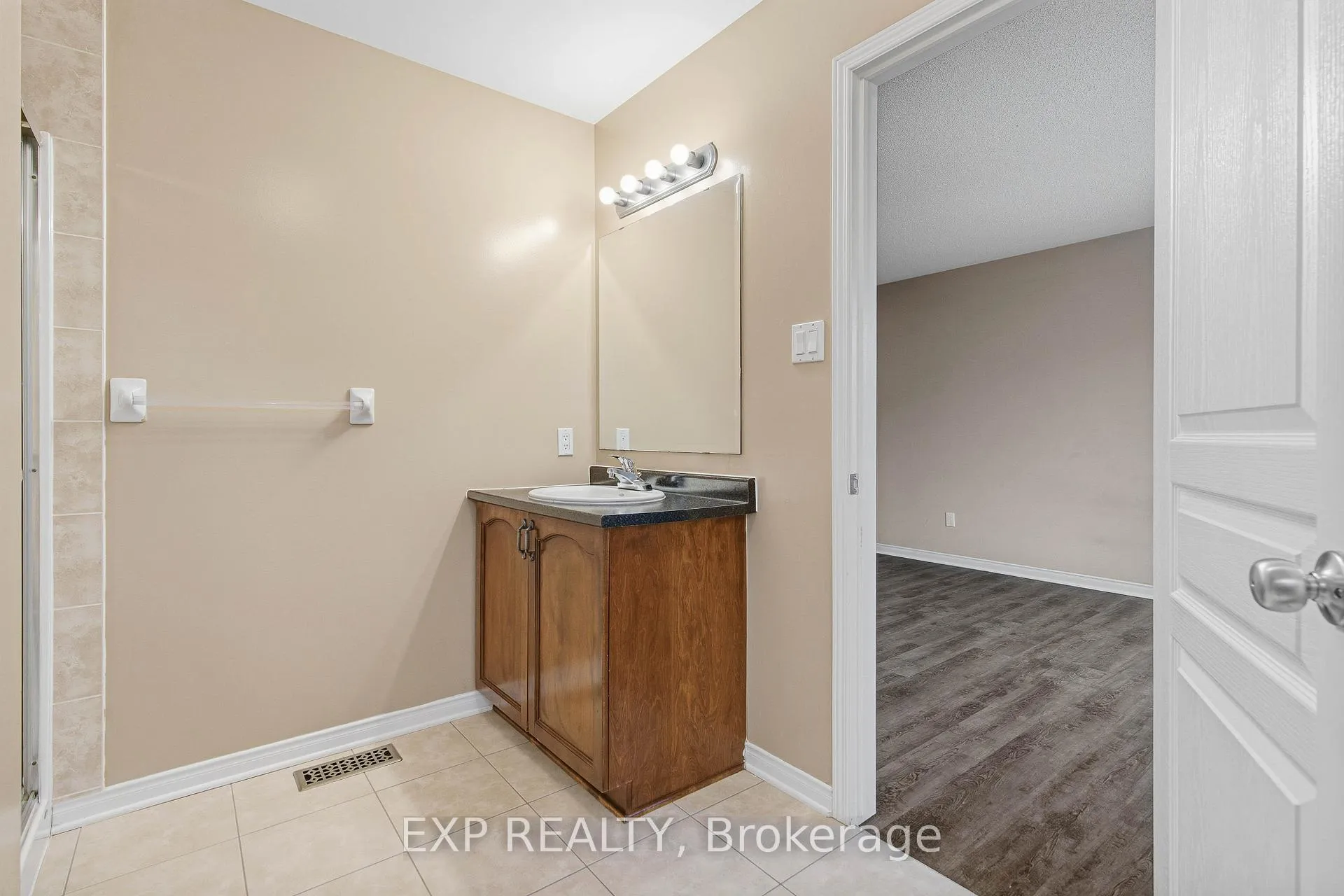 Photo 22 of 705 Regiment Avenue, Ottawa, Kanata - Emerald Meadows/Trailwest — HOMEH