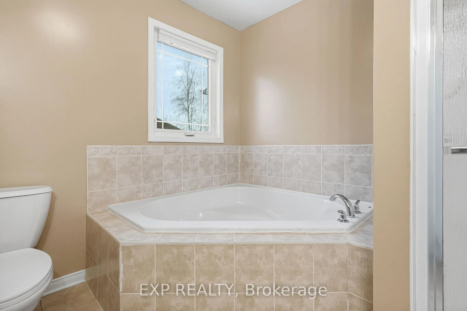 Photo 24 of 705 Regiment Avenue, Ottawa, Kanata - Emerald Meadows/Trailwest — HOMEH