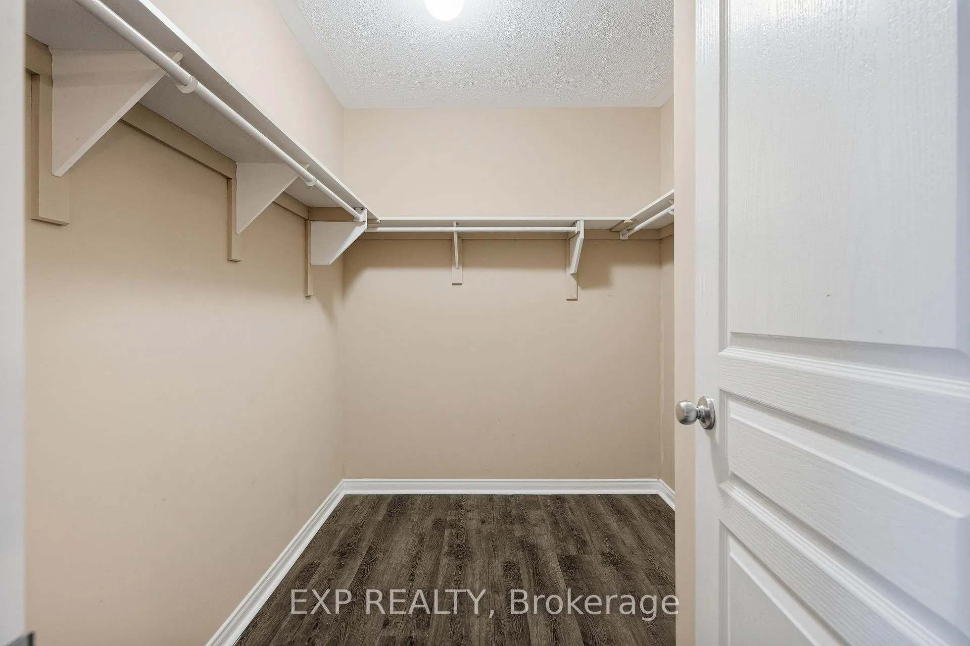 Photo 26 of 705 Regiment Avenue, Ottawa, Kanata - Emerald Meadows/Trailwest — HOMEH