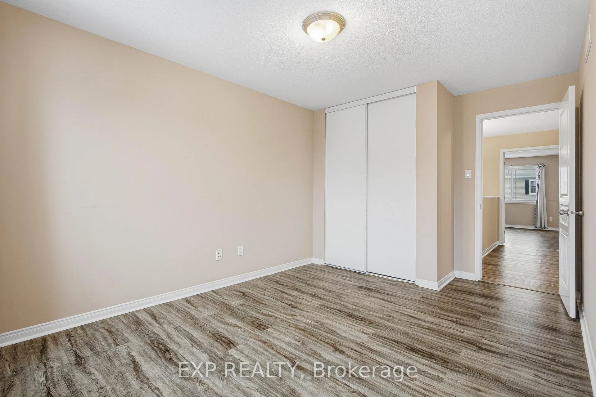 Photo 30 of 705 Regiment Avenue, Ottawa, Kanata - Emerald Meadows/Trailwest — HOMEH