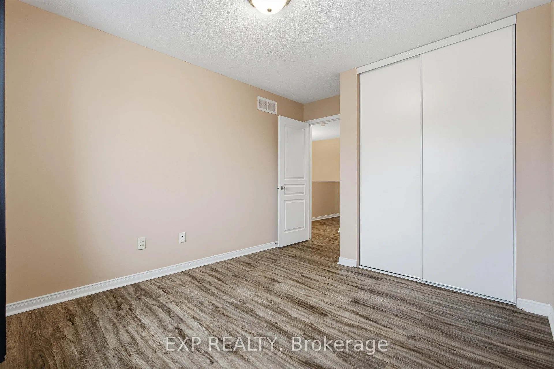 Photo 31 of 705 Regiment Avenue, Ottawa, Kanata - Emerald Meadows/Trailwest — HOMEH