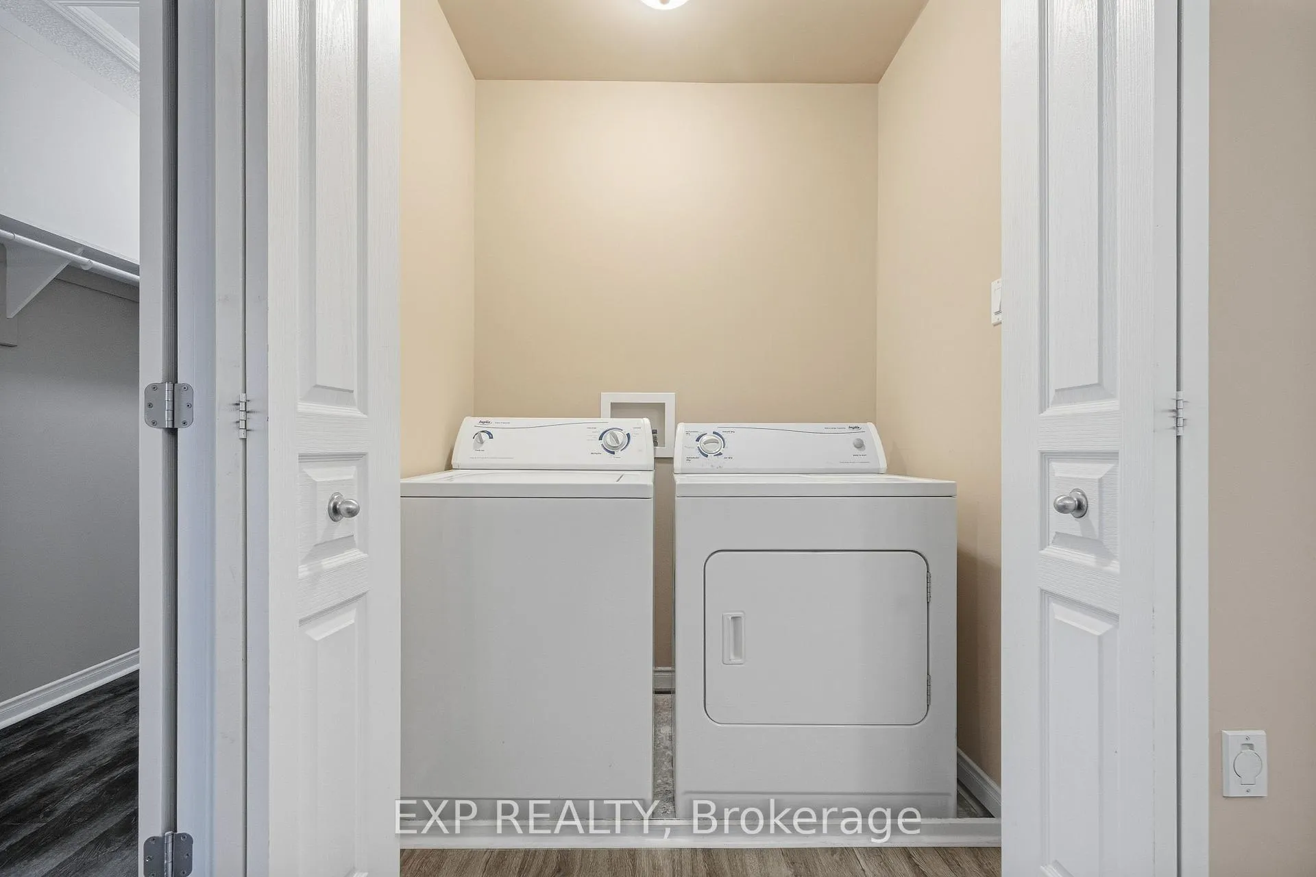 Photo 35 of 705 Regiment Avenue, Ottawa, Kanata - Emerald Meadows/Trailwest — HOMEH