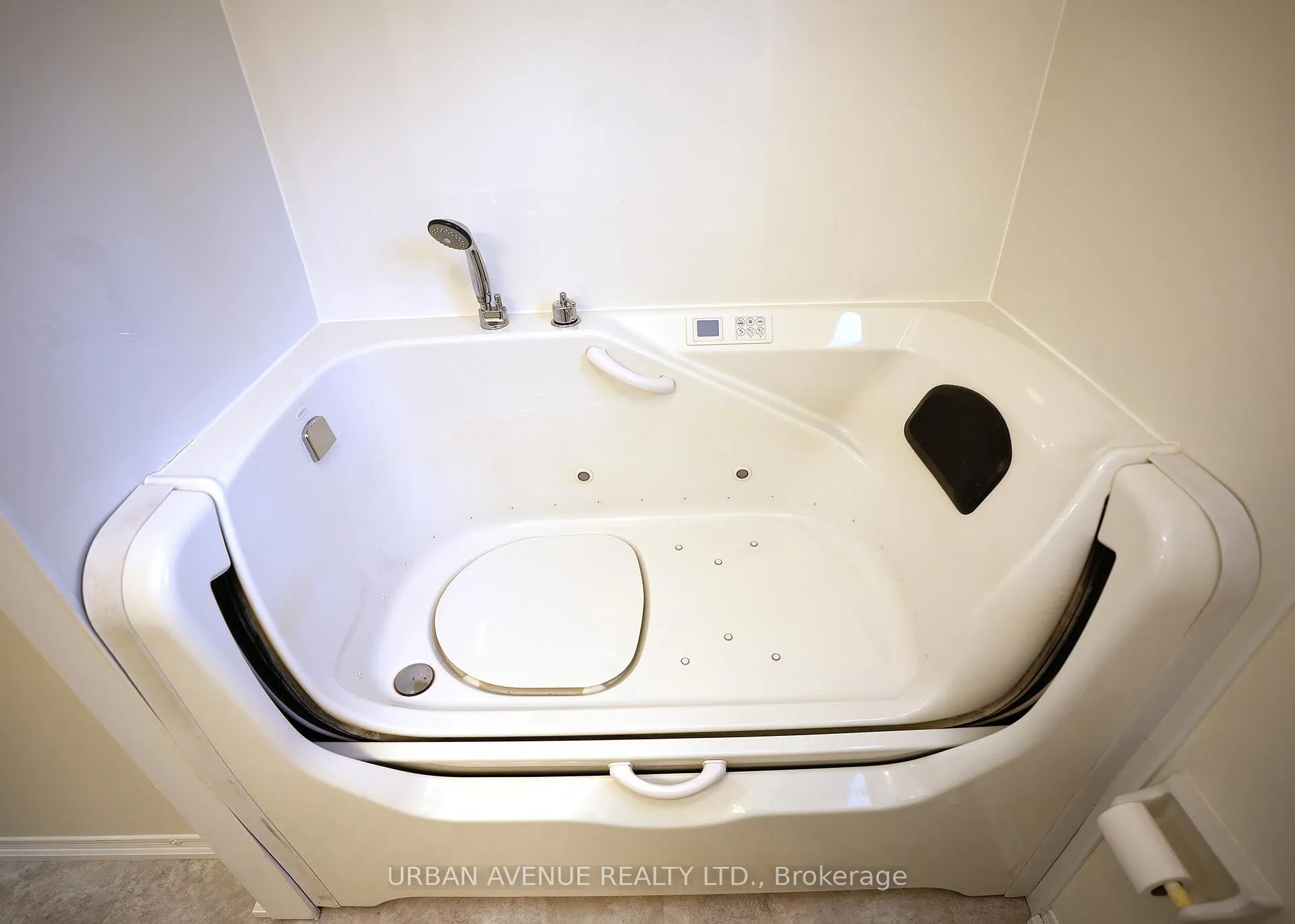 Photo 23 of 2125 Lynn Heights Drive, Pickering, Liverpool — HOMEH
