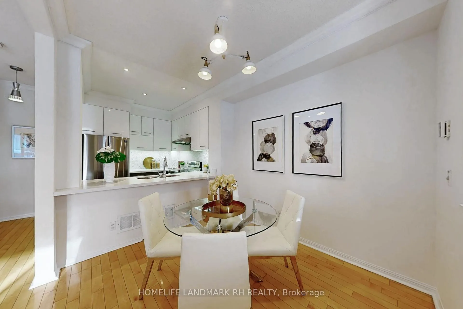 Photo 8 of Unit 25, 2 Alpen Way, Markham, Unionville — HOMEH
