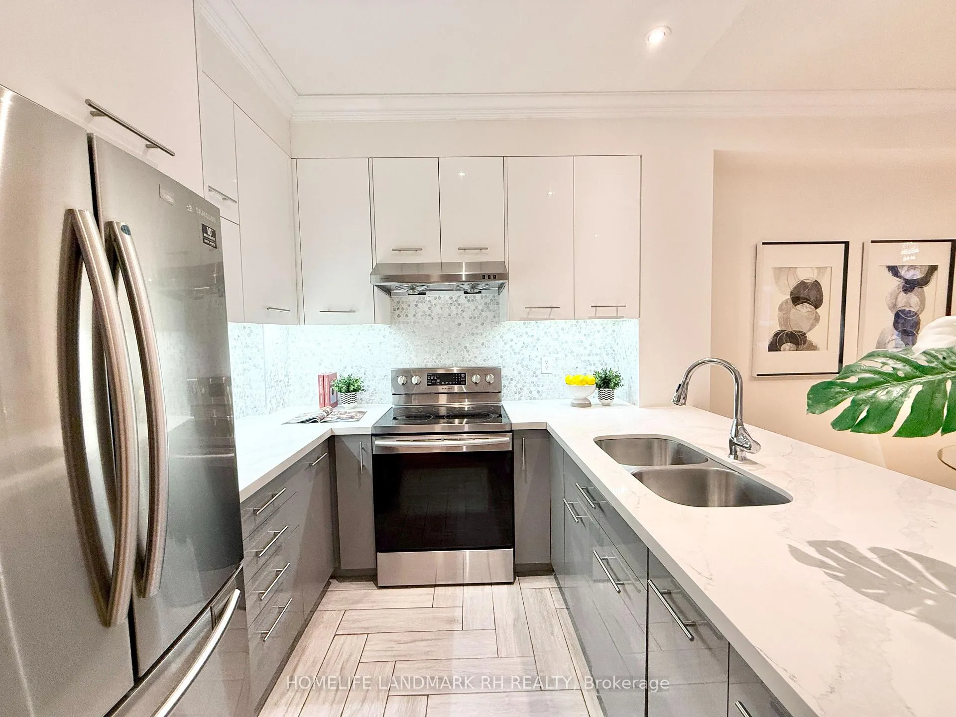 Photo 10 of Unit 25, 2 Alpen Way, Markham, Unionville — HOMEH