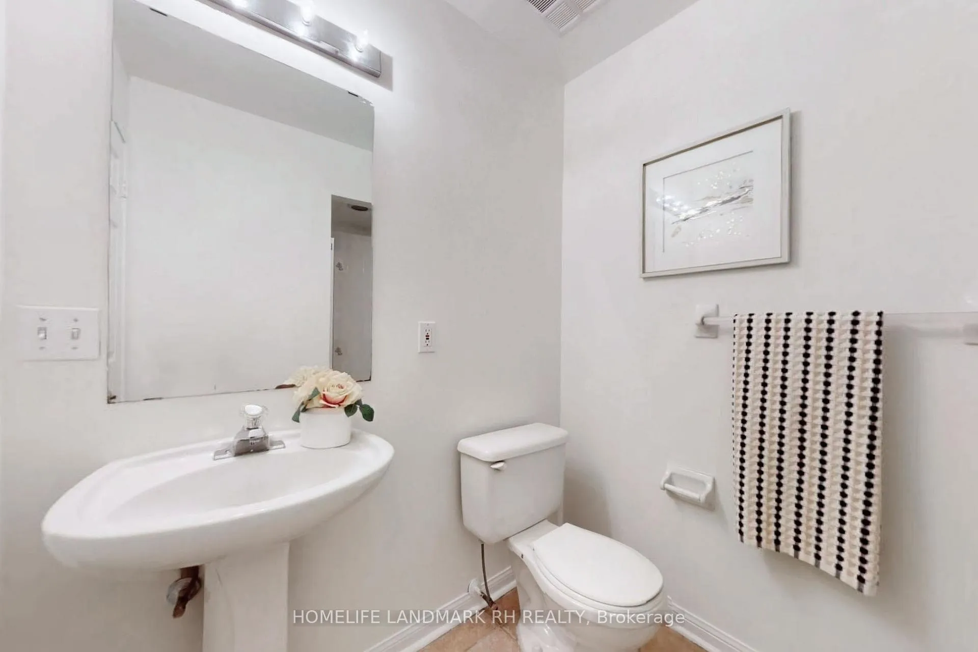 Photo 24 of Unit 25, 2 Alpen Way, Markham, Unionville — HOMEH