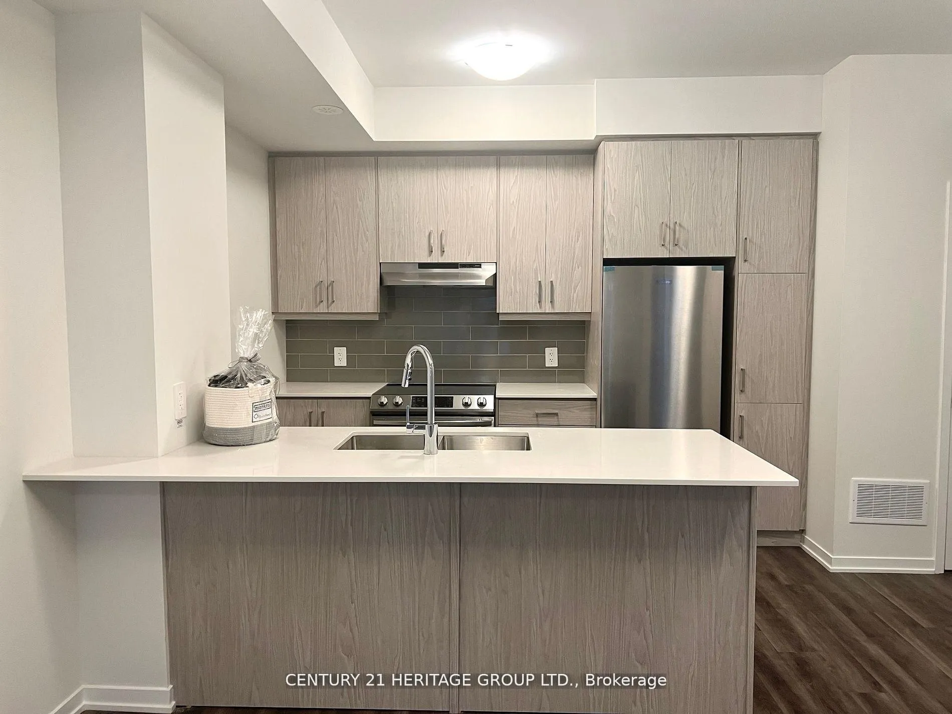 Photo 3 of Unit 78, 39 Honeycrisp Crescent, Vaughan, Concord — HOMEH
