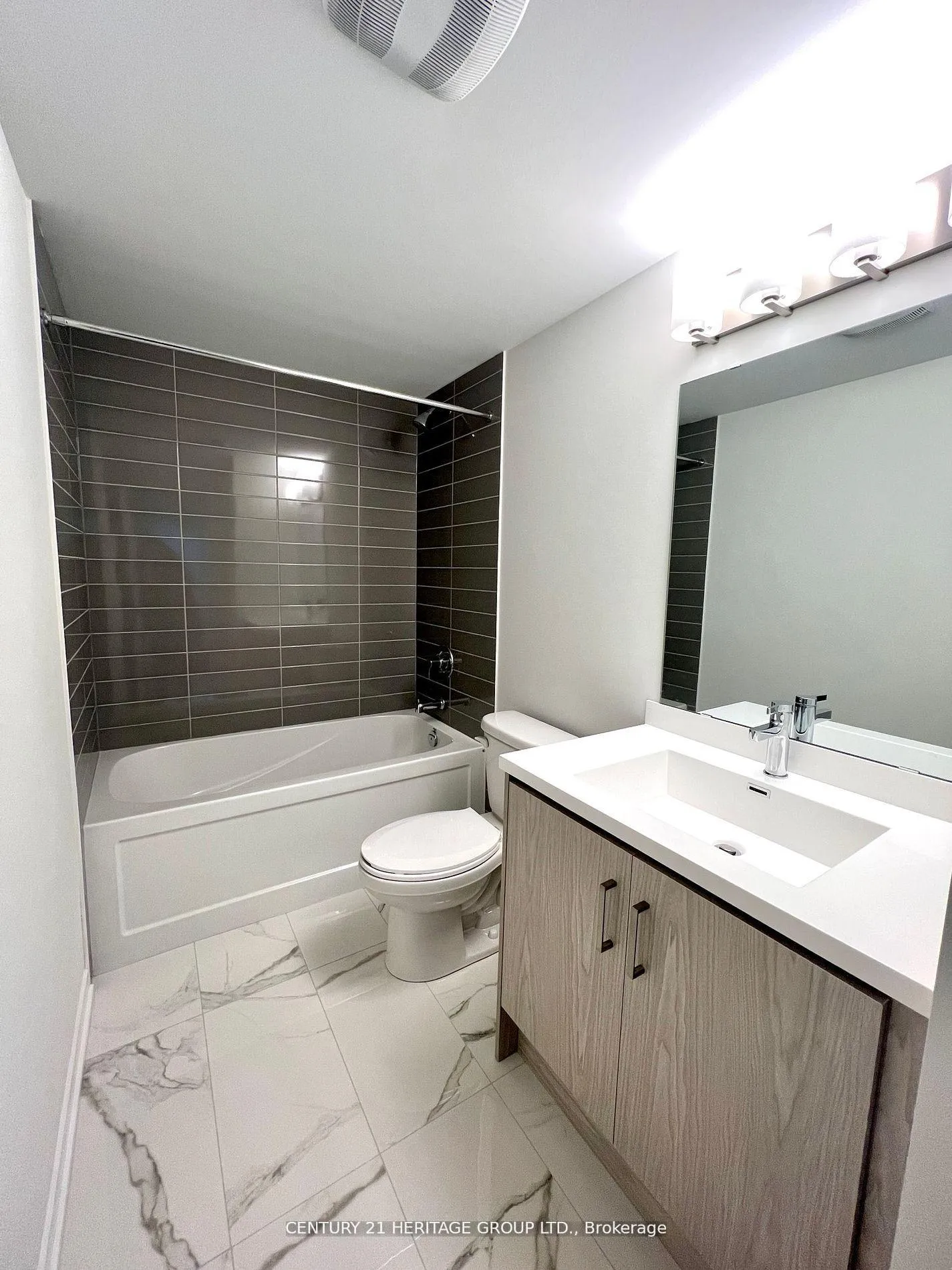 Photo 14 of Unit 78, 39 Honeycrisp Crescent, Vaughan, Concord — HOMEH