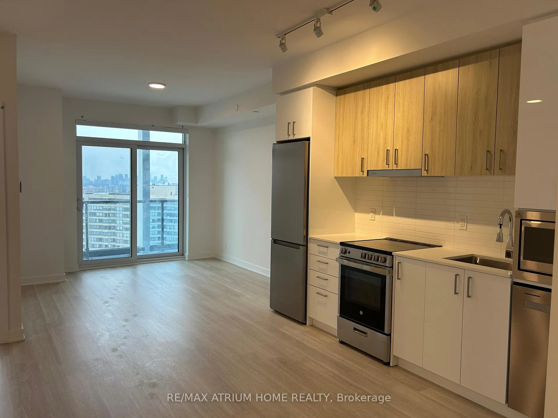 Photo 1 of Unit 1611, 30 Upper Mall Way, Vaughan, Brownridge — HOMEH