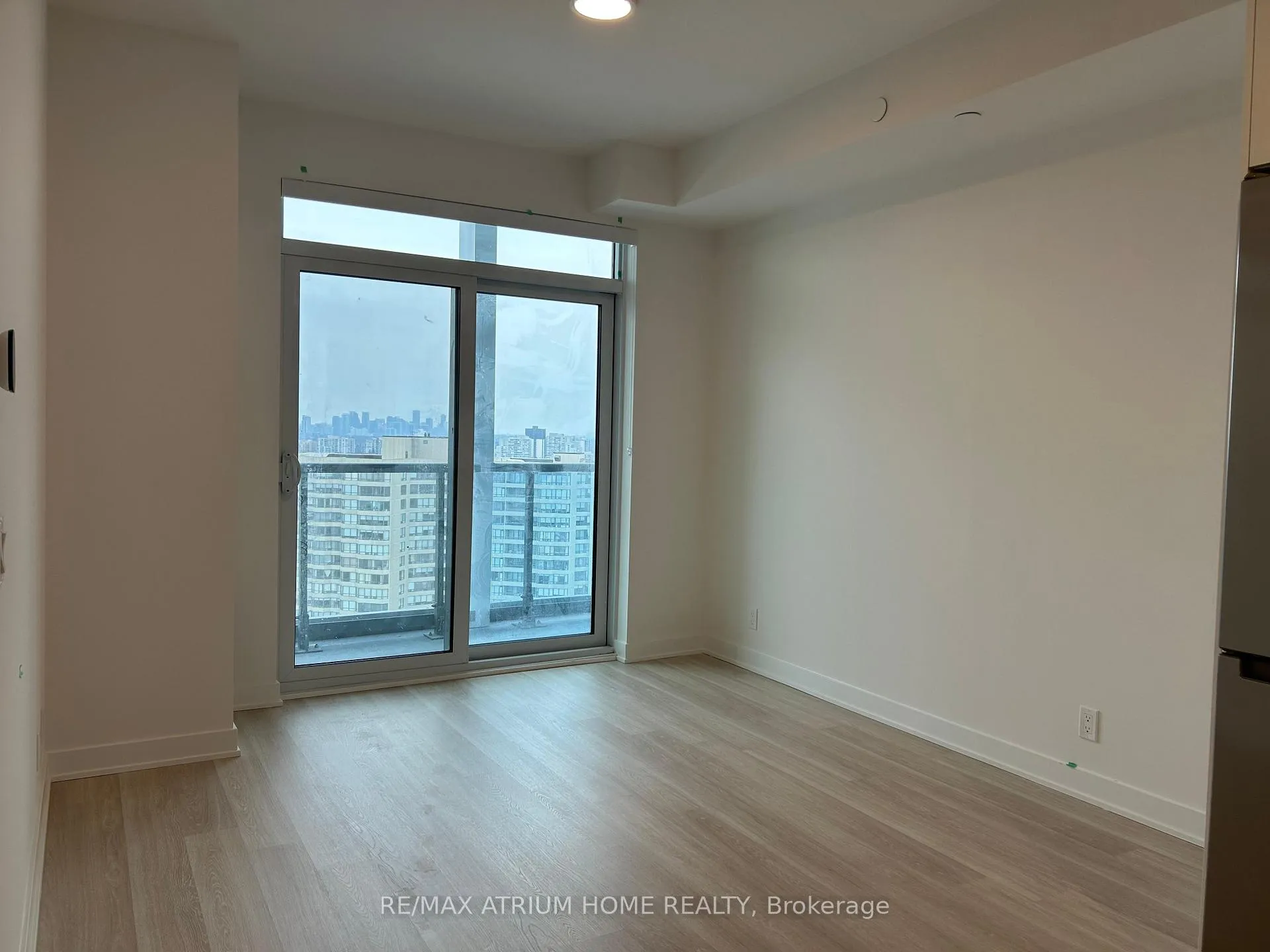 Photo 6 of Unit 1611, 30 Upper Mall Way, Vaughan, Brownridge — HOMEH