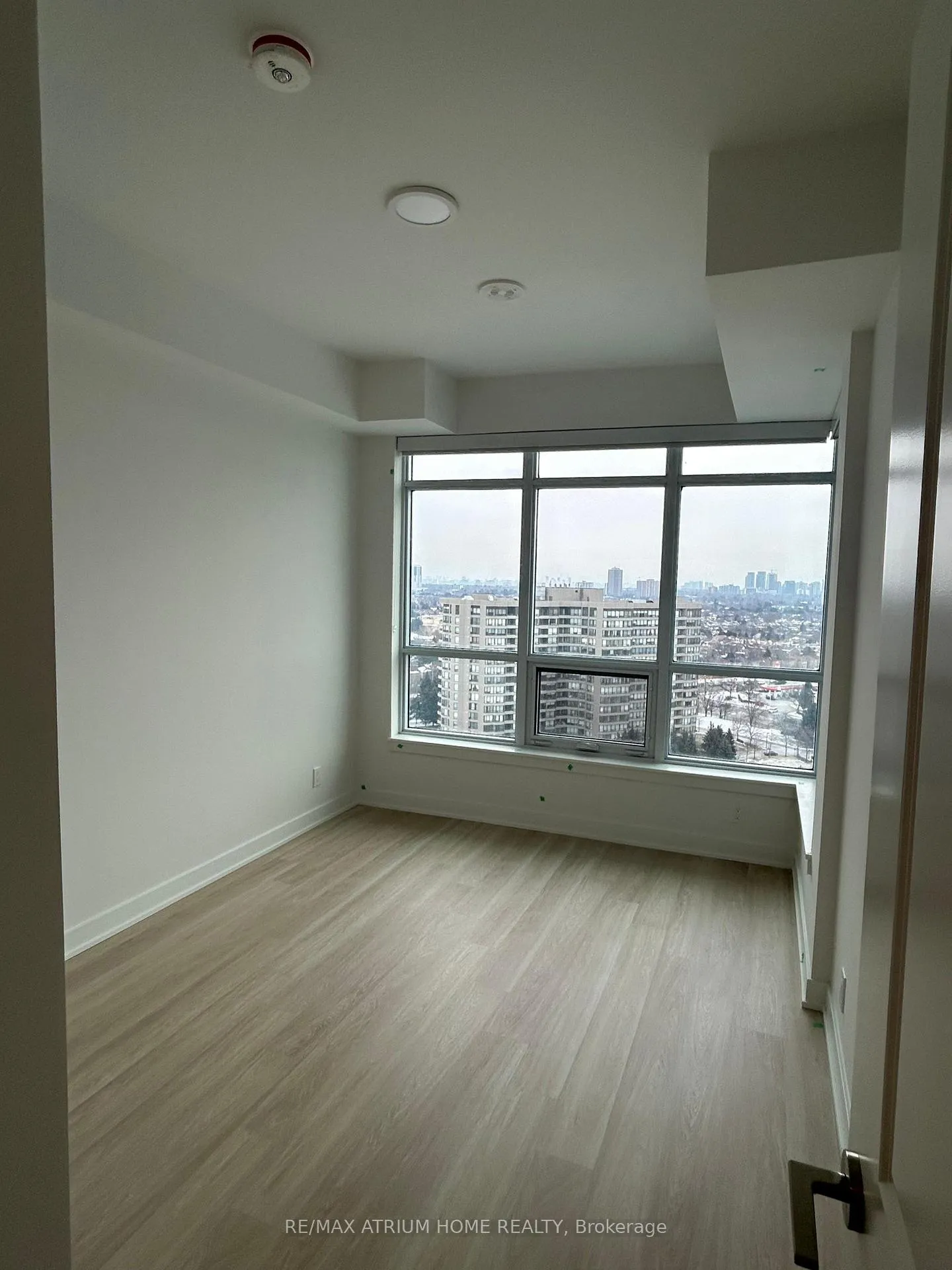 Photo 7 of Unit 1611, 30 Upper Mall Way, Vaughan, Brownridge — HOMEH