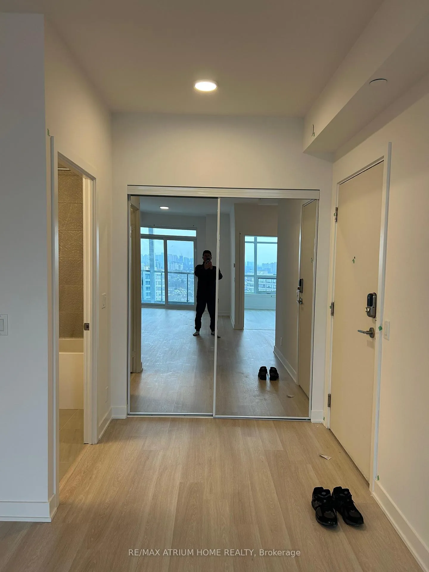 Photo 8 of Unit 1611, 30 Upper Mall Way, Vaughan, Brownridge — HOMEH