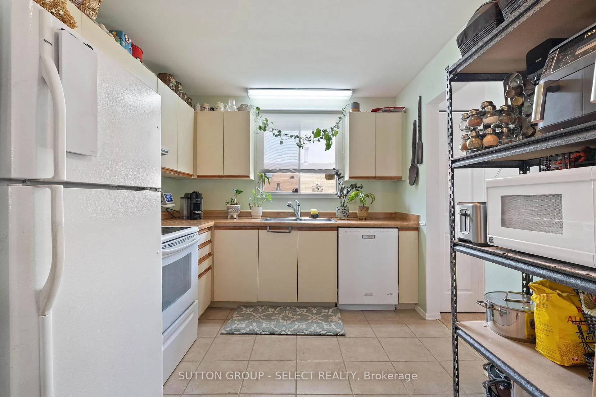 Photo 11 of 72 Blanchard Crescent, London, North I — HOMEH