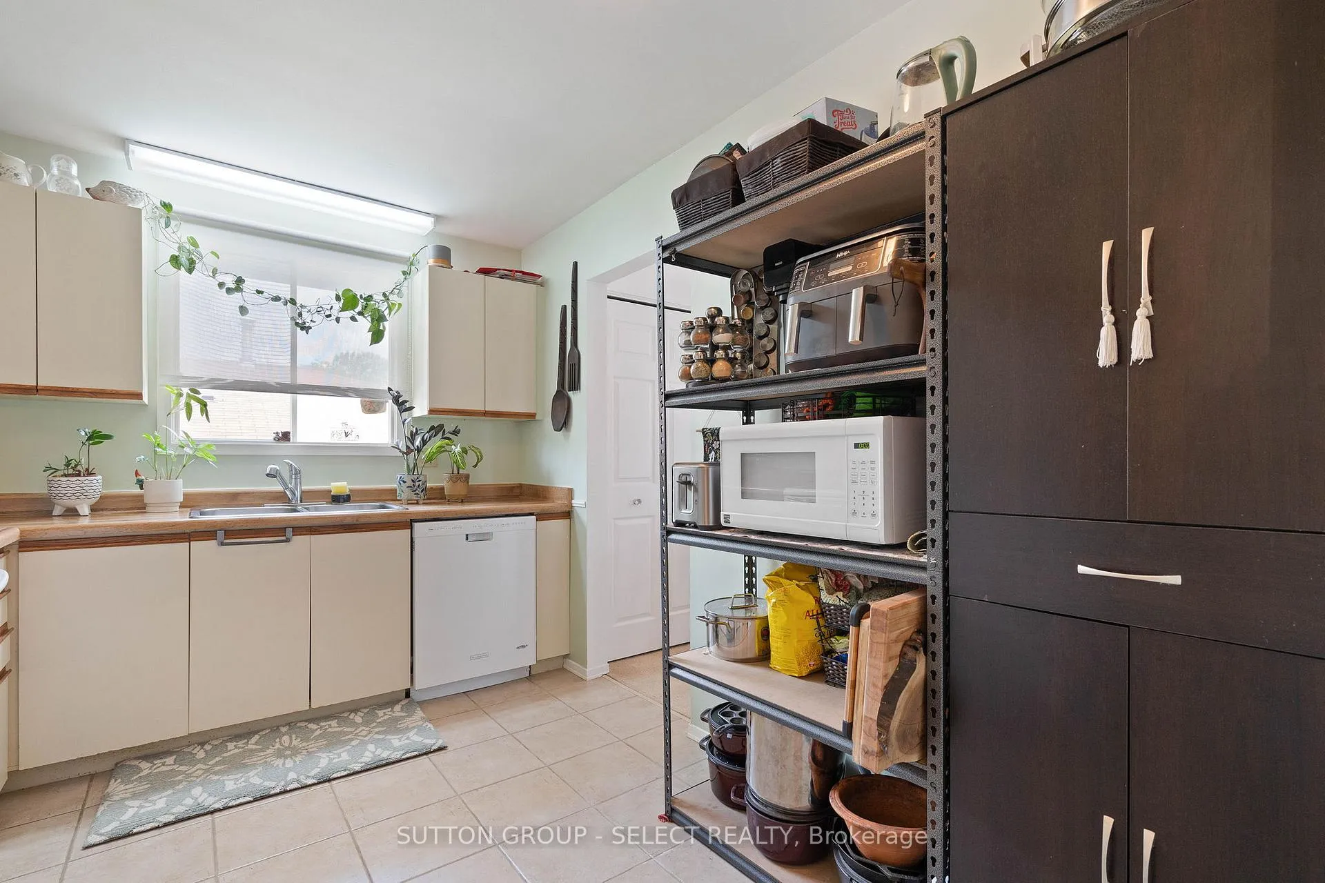 Photo 12 of 72 Blanchard Crescent, London, North I — HOMEH