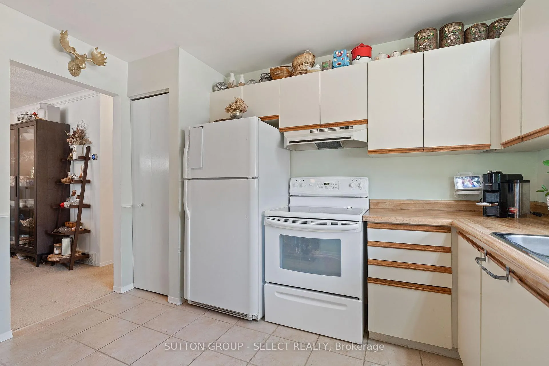 Photo 13 of 72 Blanchard Crescent, London, North I — HOMEH