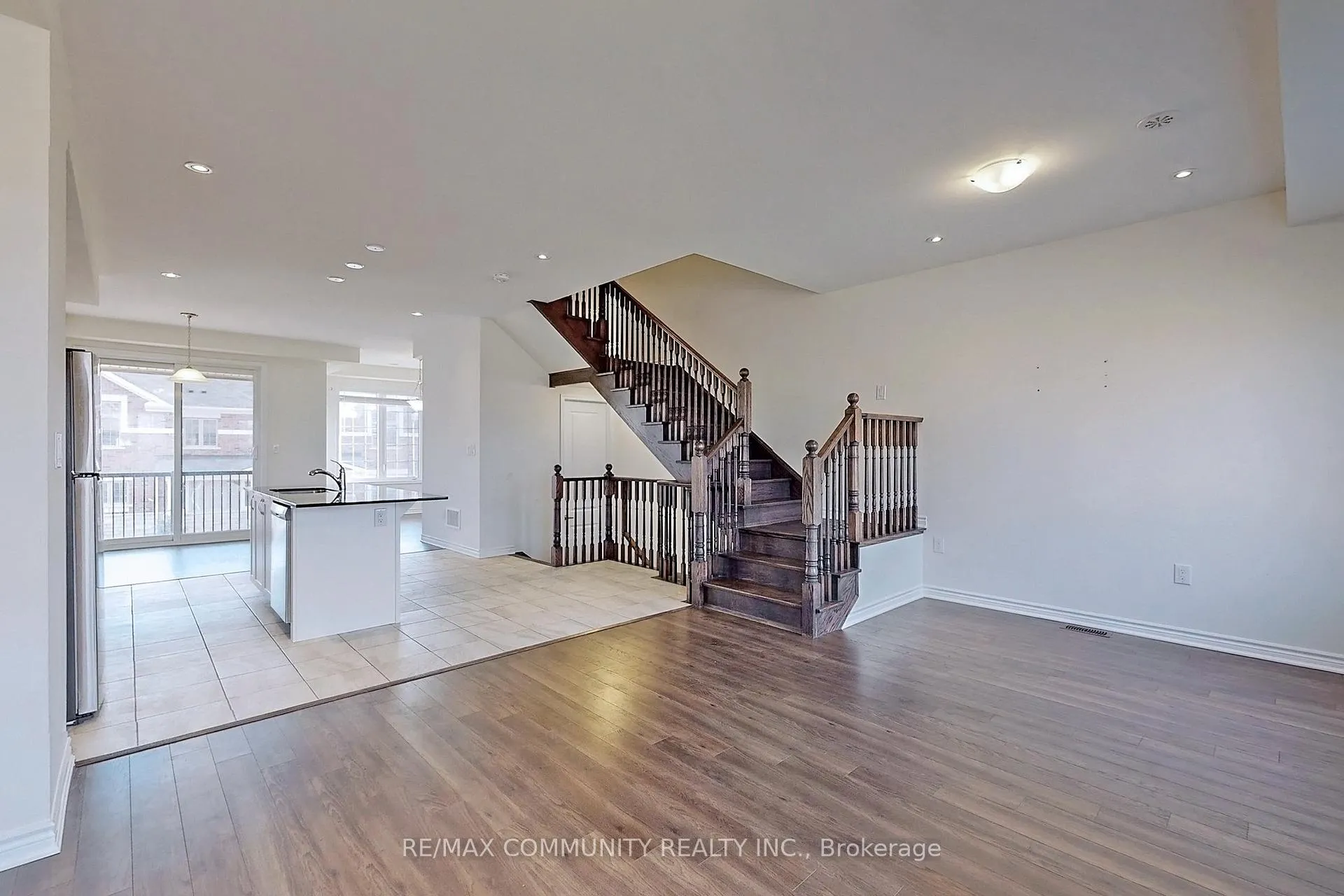 Photo 4 of 12 Fiesta Way, Whitby, Rural Whitby — HOMEH