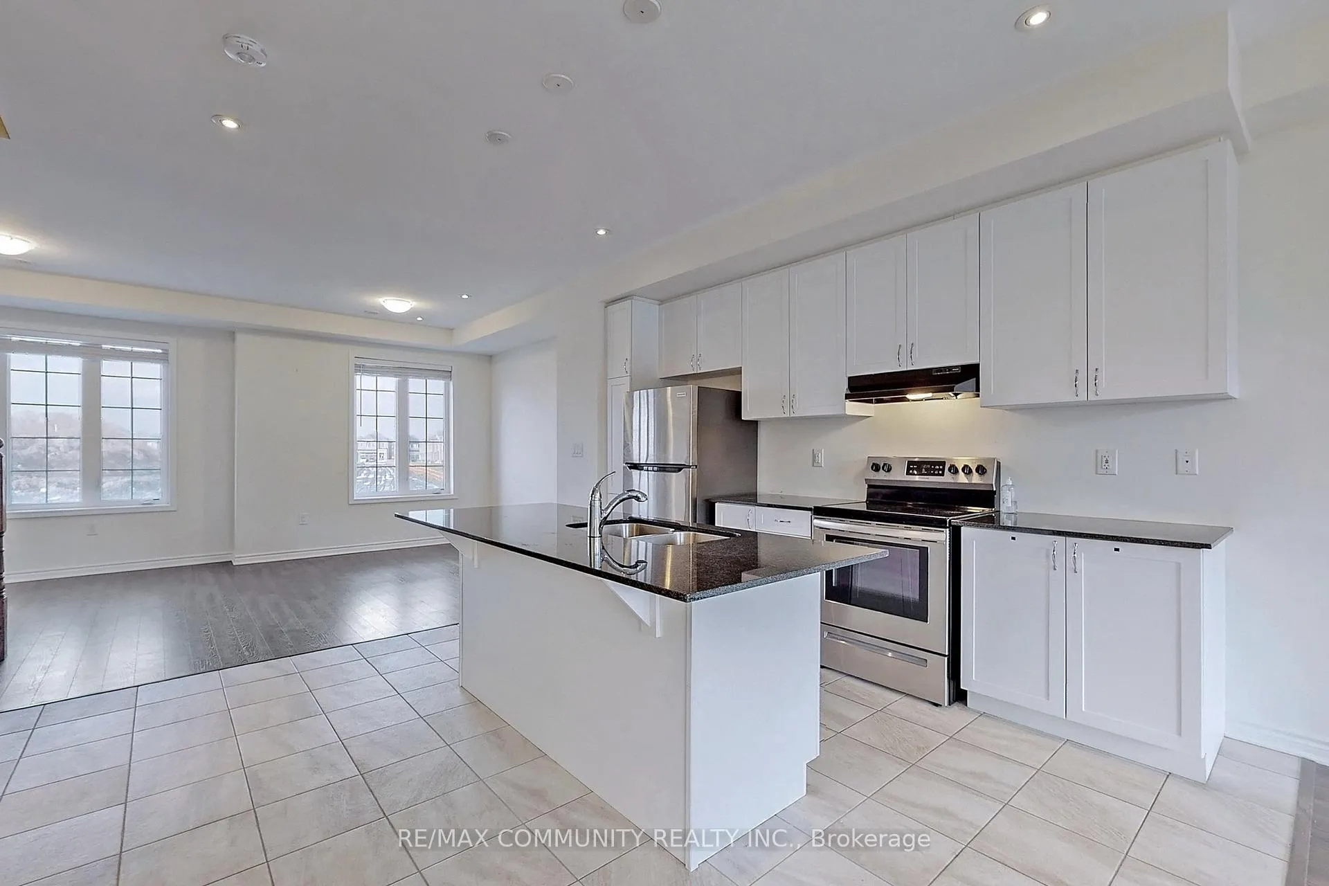 Photo 8 of 12 Fiesta Way, Whitby, Rural Whitby — HOMEH