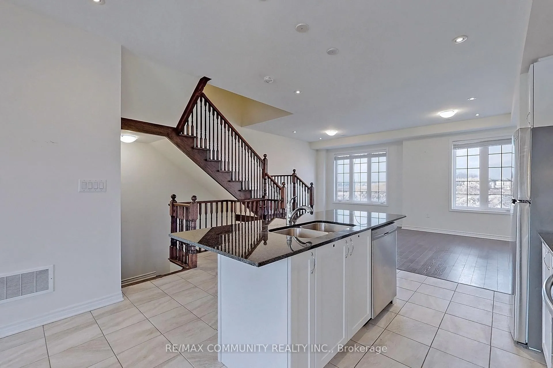 Photo 10 of 12 Fiesta Way, Whitby, Rural Whitby — HOMEH