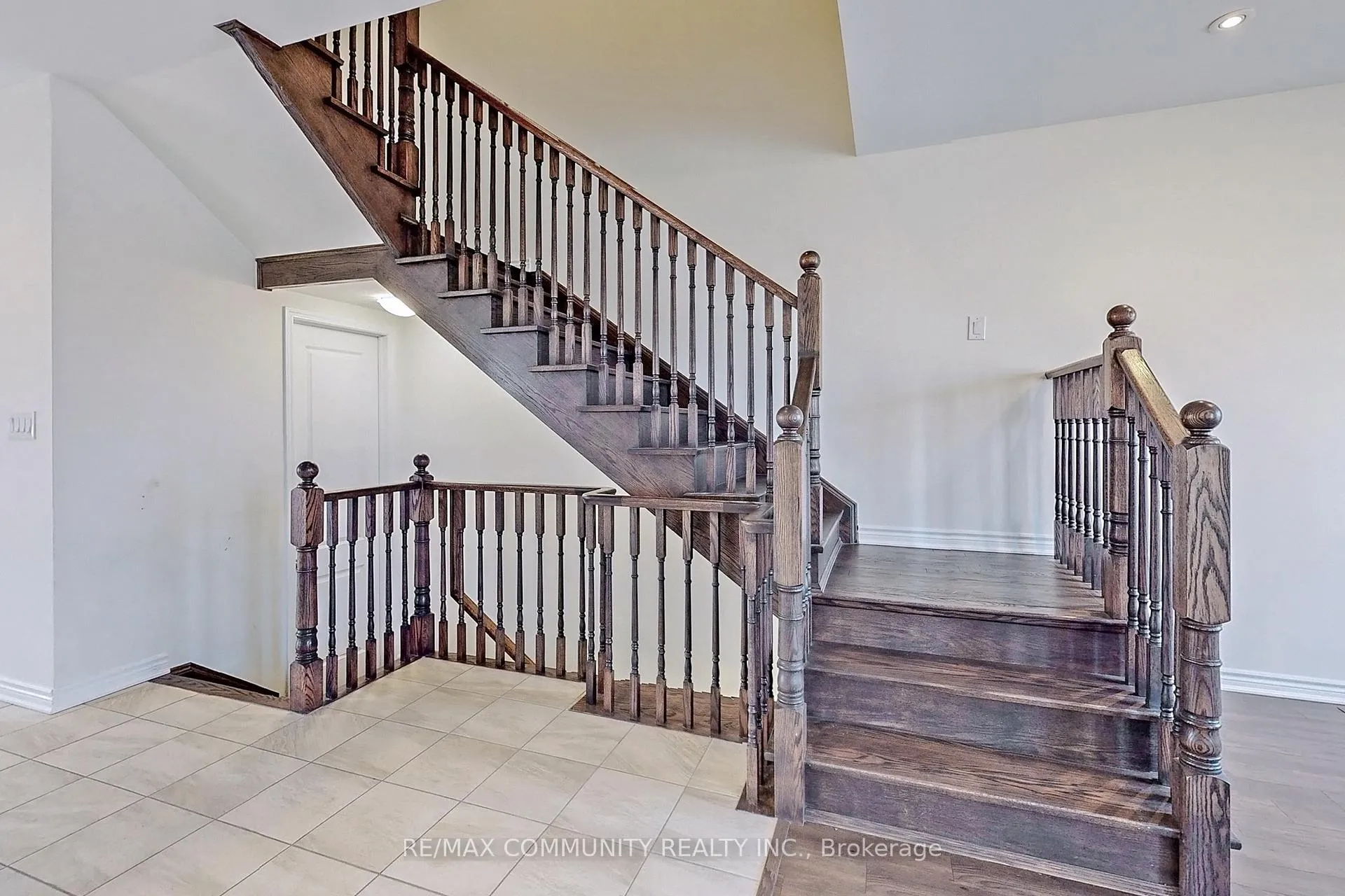 Photo 16 of 12 Fiesta Way, Whitby, Rural Whitby — HOMEH