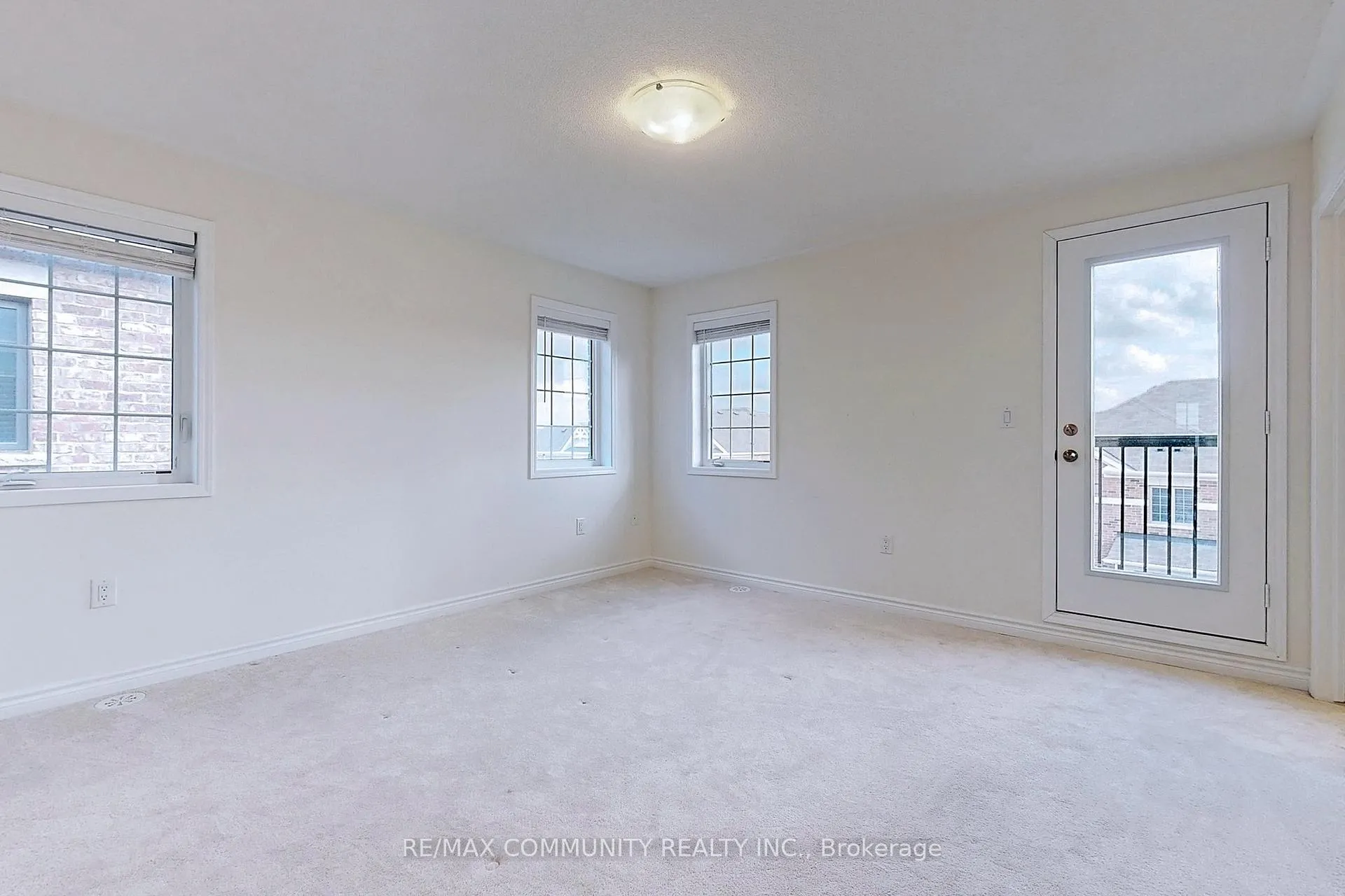 Photo 18 of 12 Fiesta Way, Whitby, Rural Whitby — HOMEH