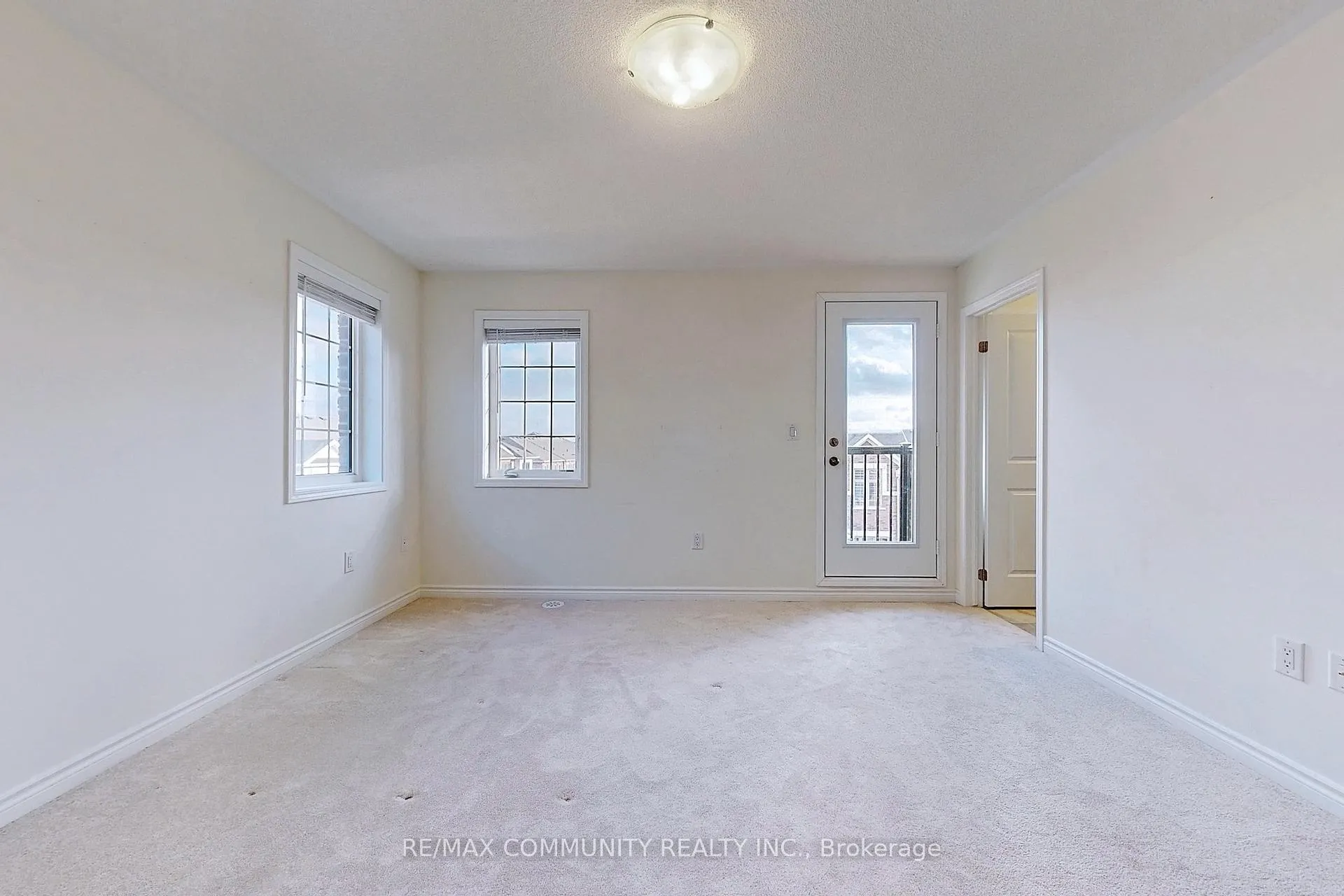 Photo 19 of 12 Fiesta Way, Whitby, Rural Whitby — HOMEH