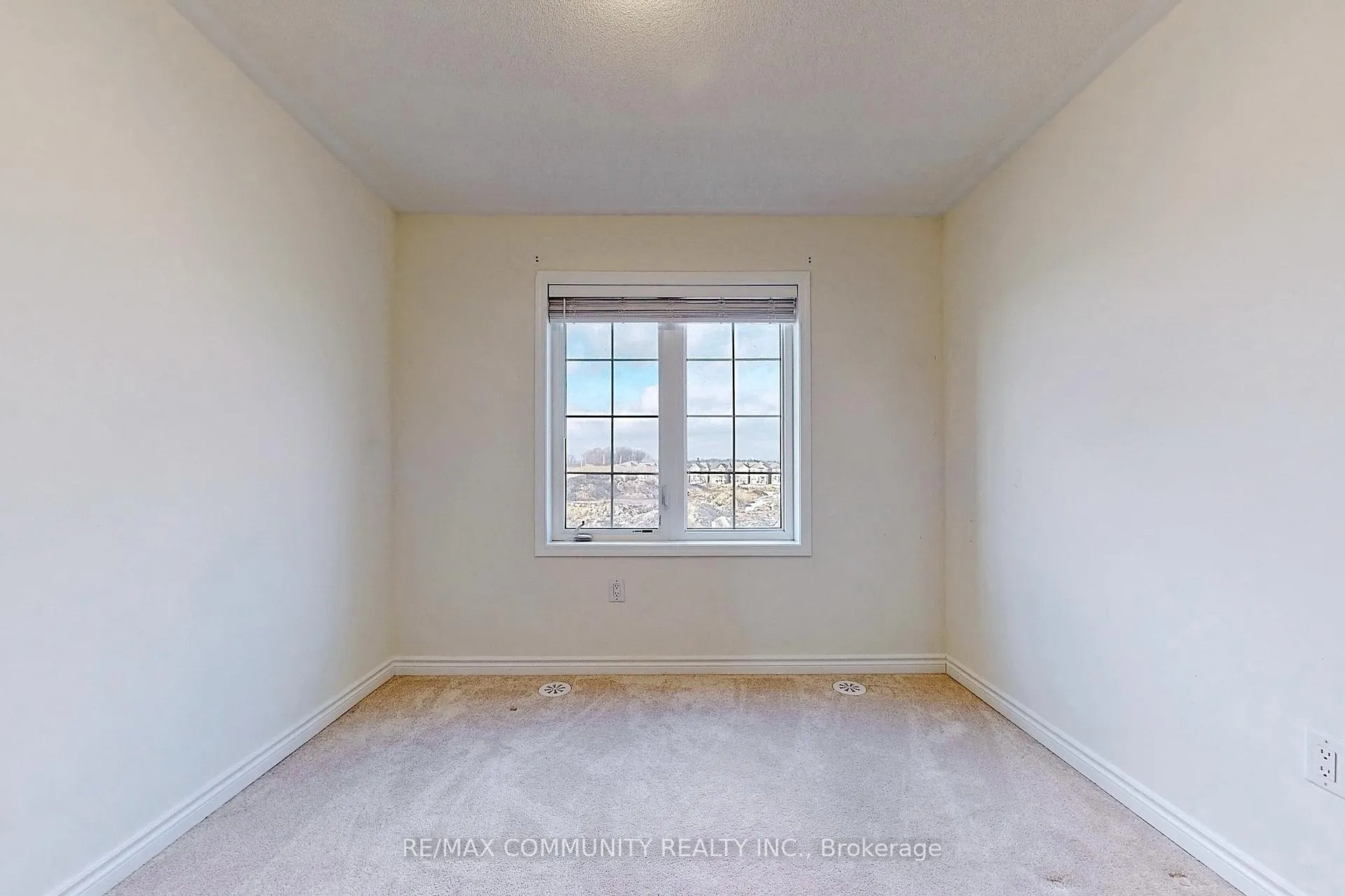 Photo 26 of 12 Fiesta Way, Whitby, Rural Whitby — HOMEH