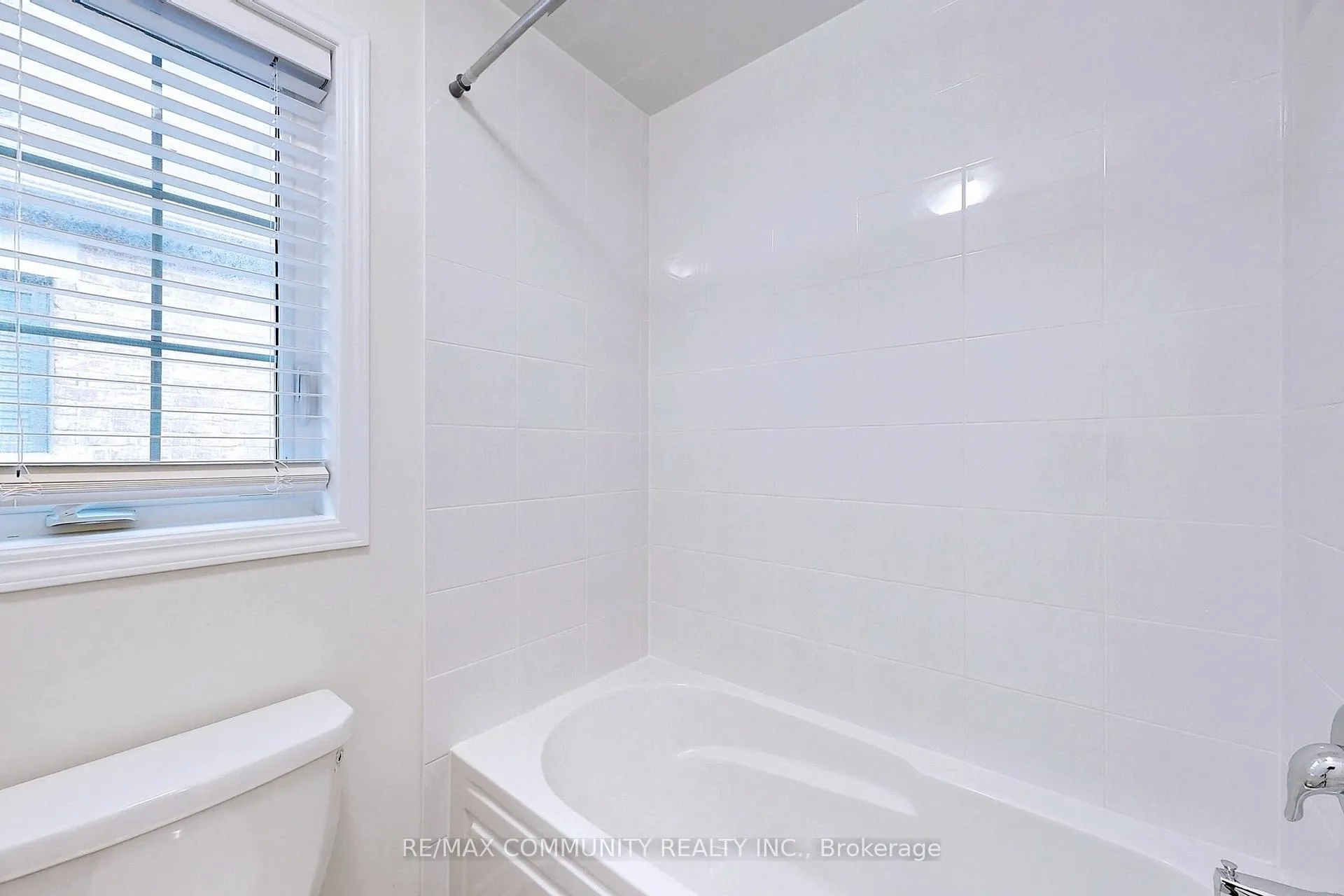Photo 34 of 12 Fiesta Way, Whitby, Rural Whitby — HOMEH