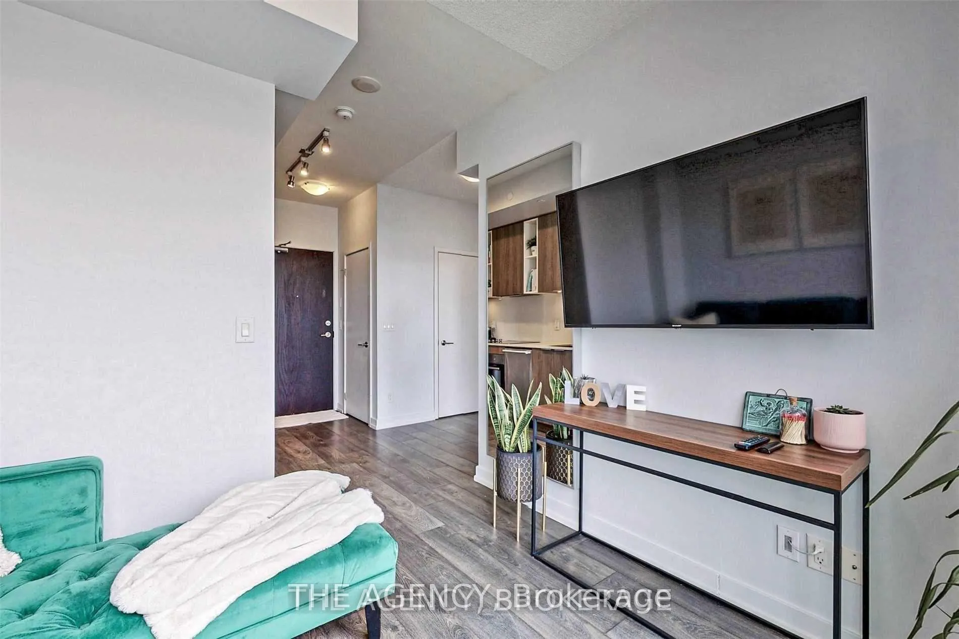 Front of Unit 1003, 200 Sackville Street