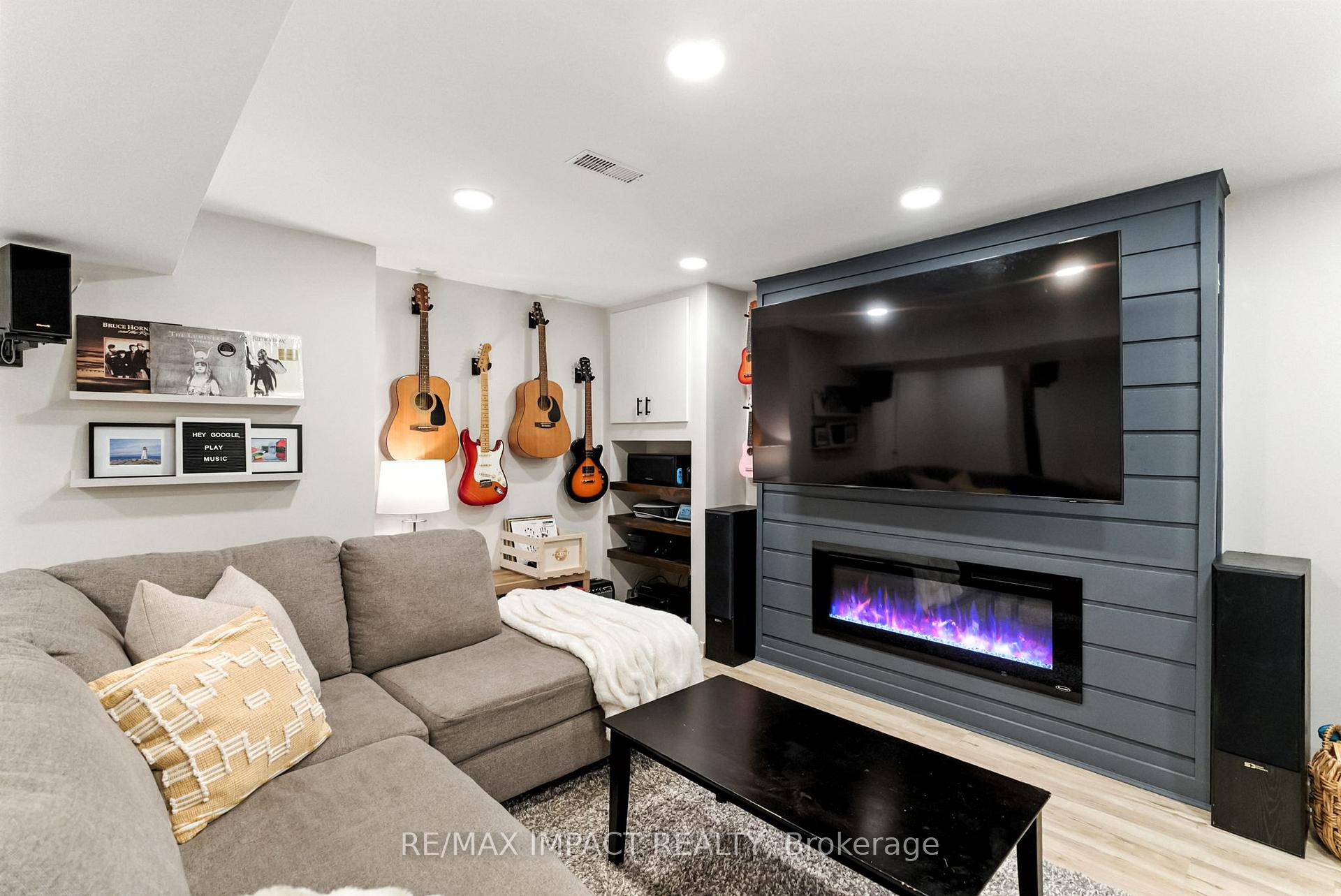 Photo 5 of 9 Granville Drive, Clarington, Courtice — HOMEH