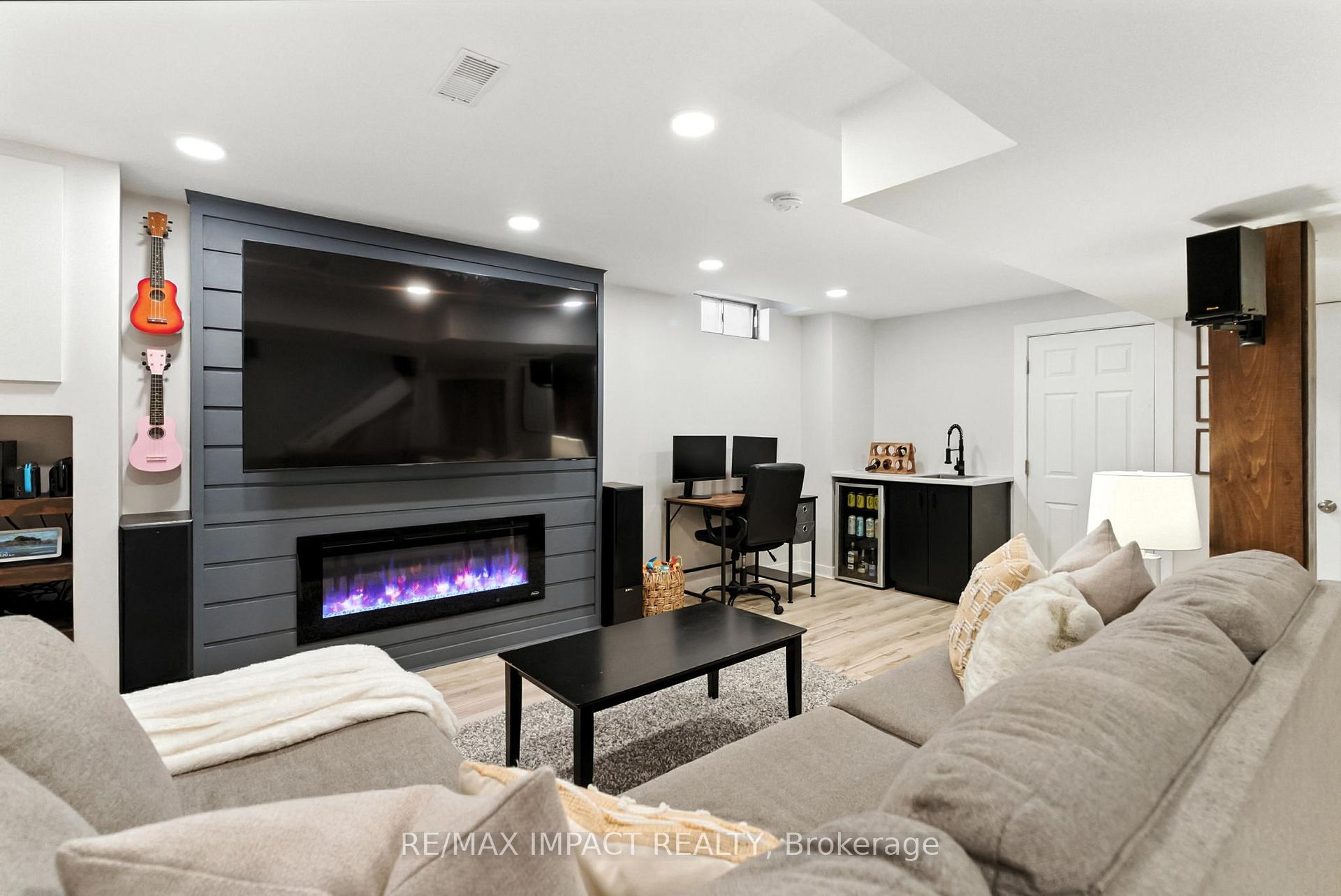 Photo 7 of 9 Granville Drive, Clarington, Courtice — HOMEH