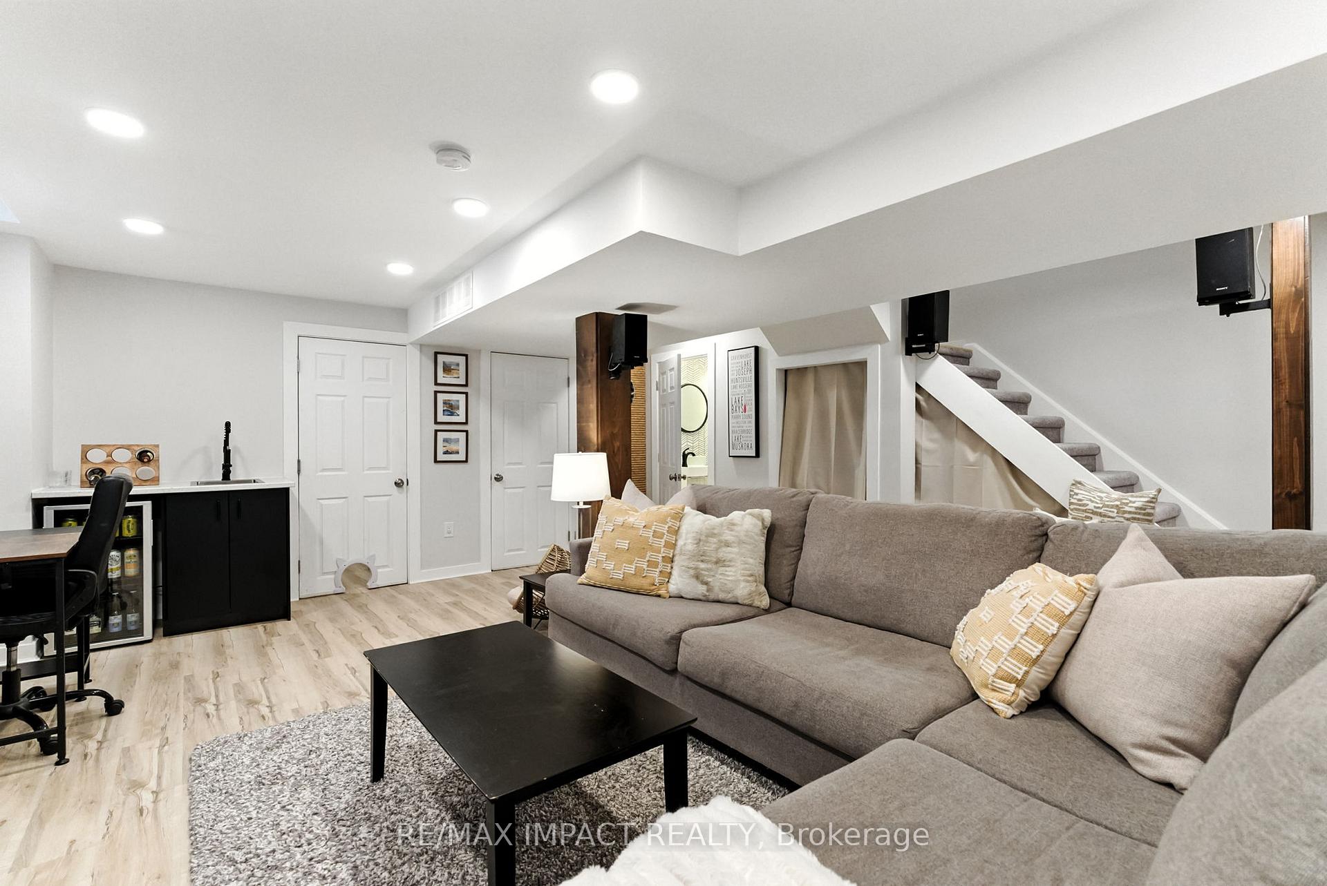 Photo 8 of 9 Granville Drive, Clarington, Courtice — HOMEH