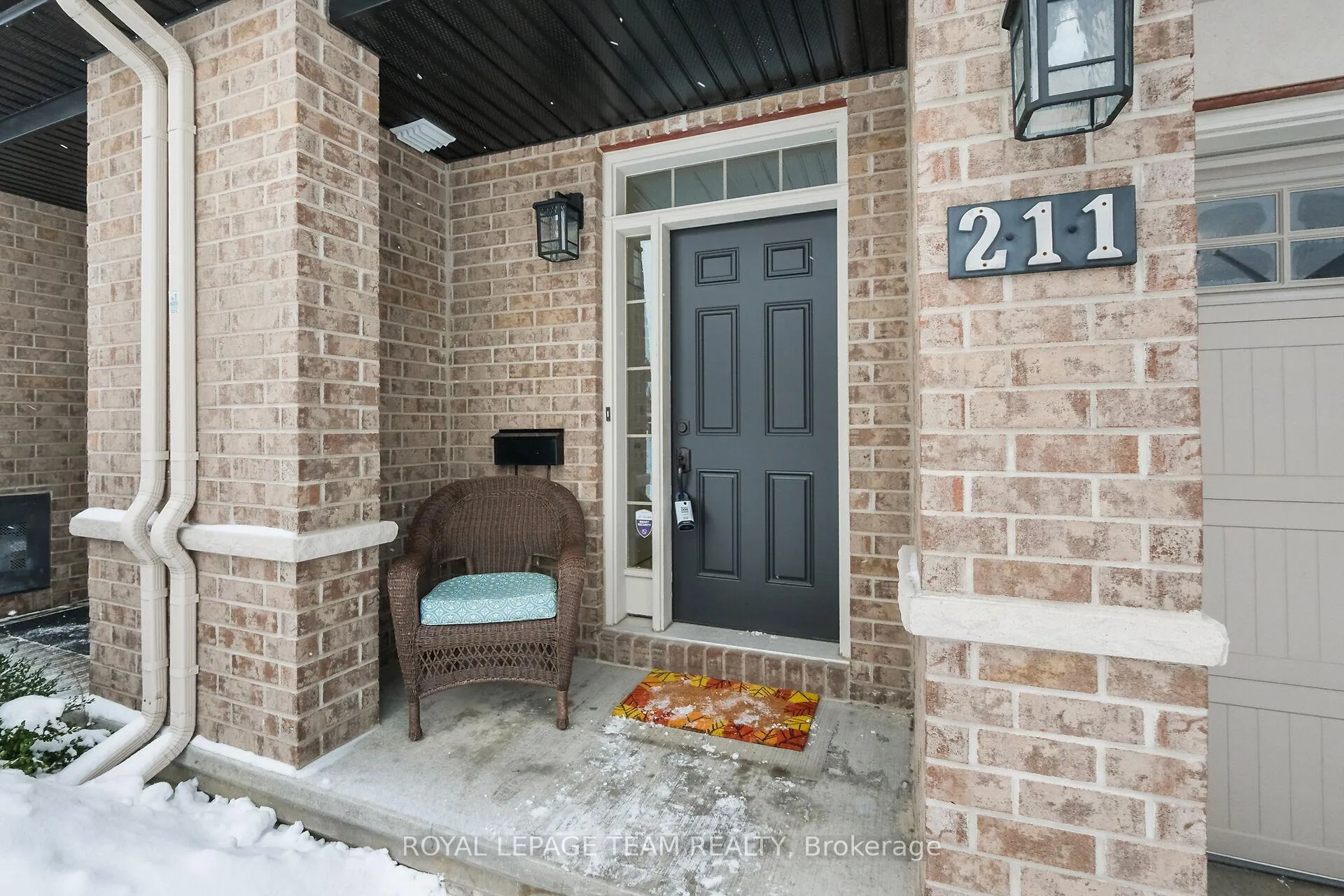 Photo 2 of 211 Butterfly Walk, Ottawa, Mer Bleue/Bradley Estates/Anderson Park — HOMEH