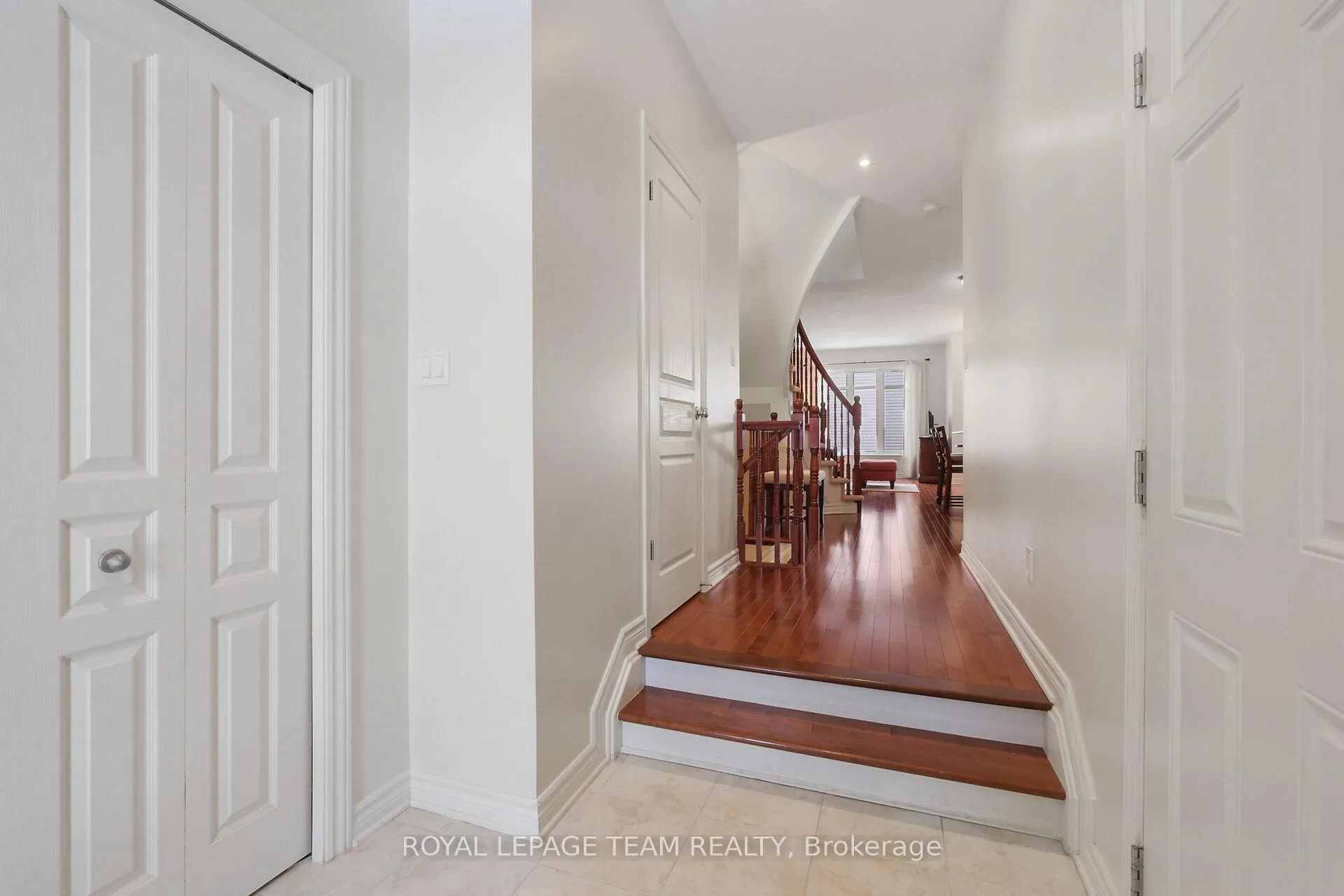 Photo 4 of 211 Butterfly Walk, Ottawa, Mer Bleue/Bradley Estates/Anderson Park — HOMEH