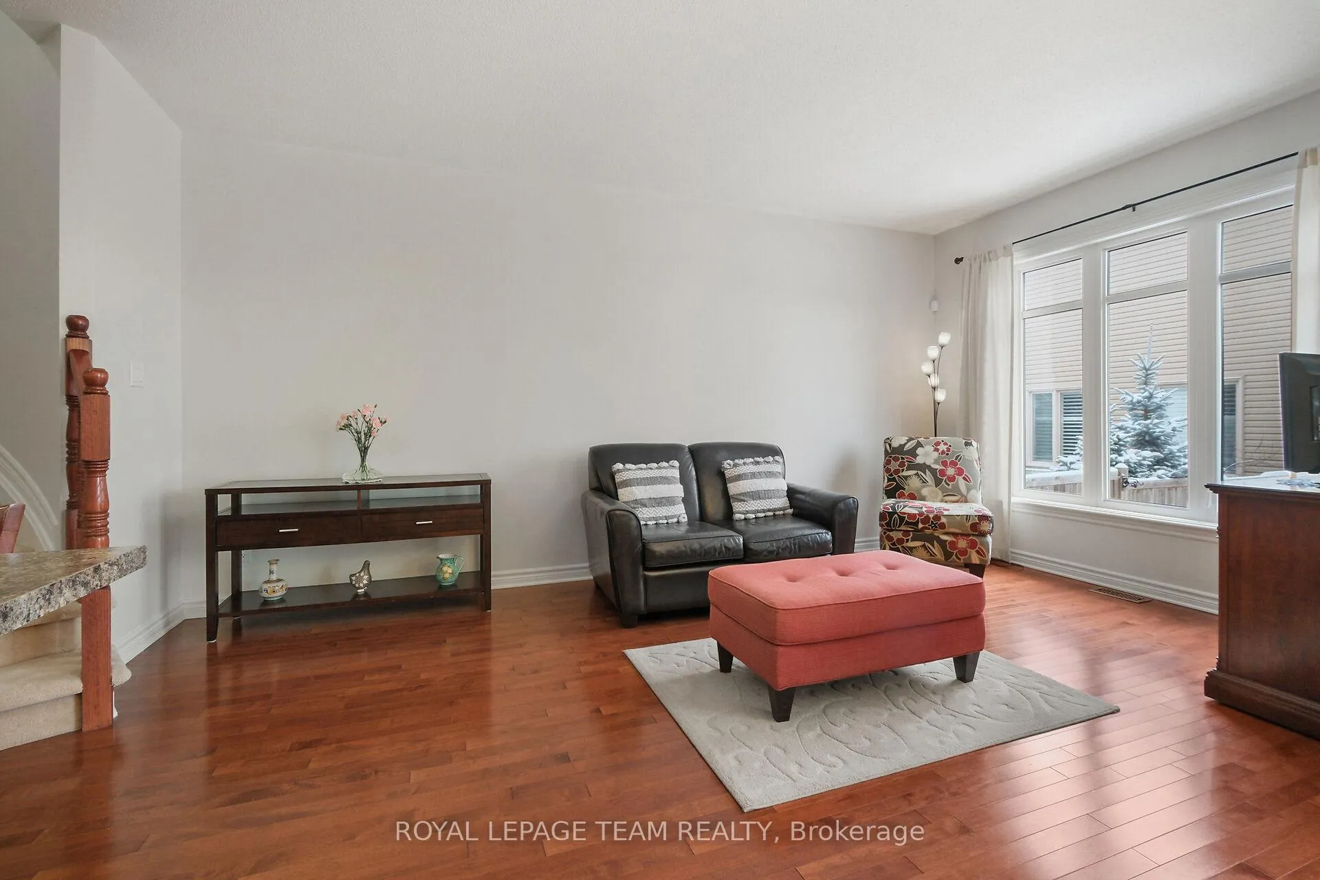 Photo 10 of 211 Butterfly Walk, Ottawa, Mer Bleue/Bradley Estates/Anderson Park — HOMEH