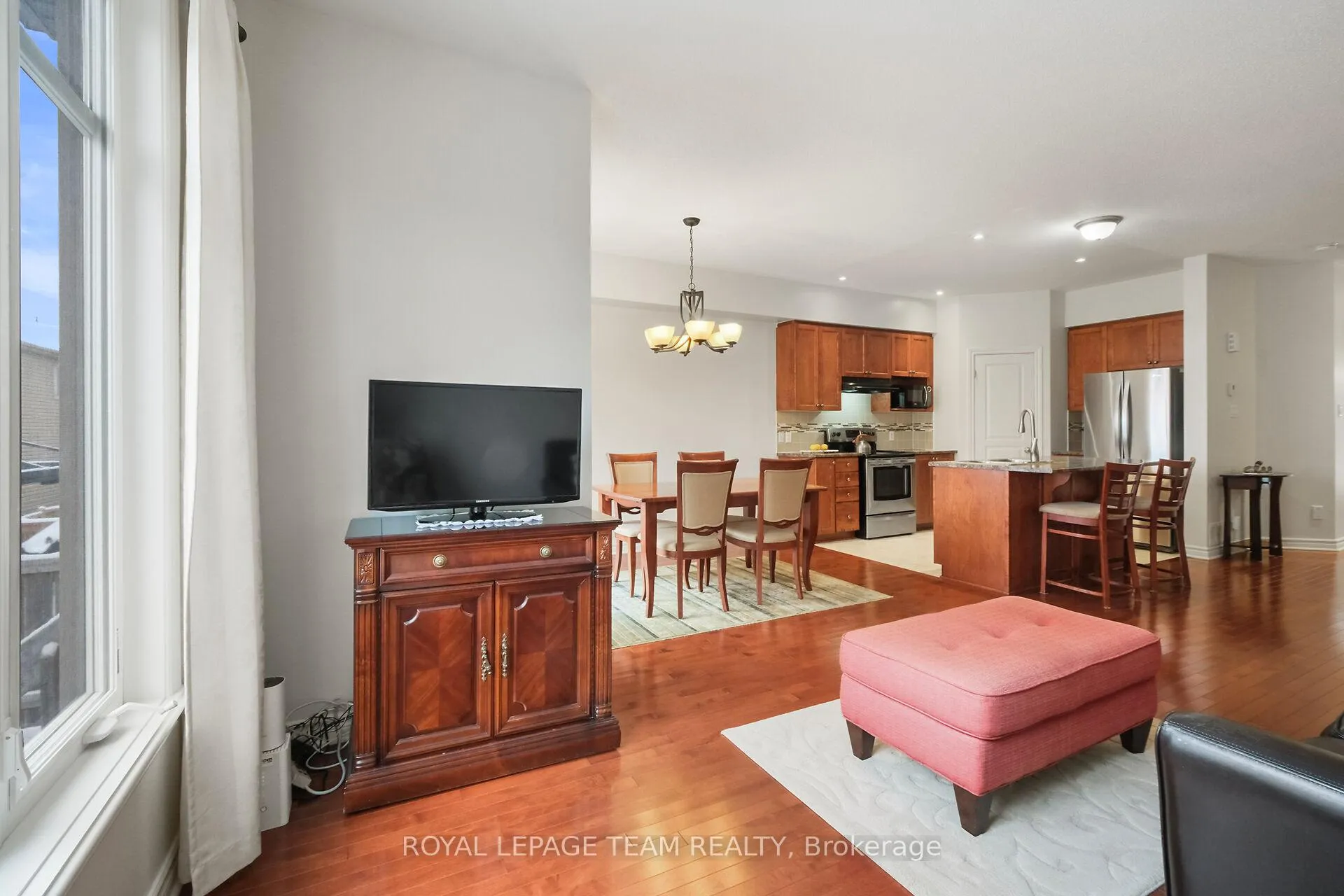 Photo 12 of 211 Butterfly Walk, Ottawa, Mer Bleue/Bradley Estates/Anderson Park — HOMEH