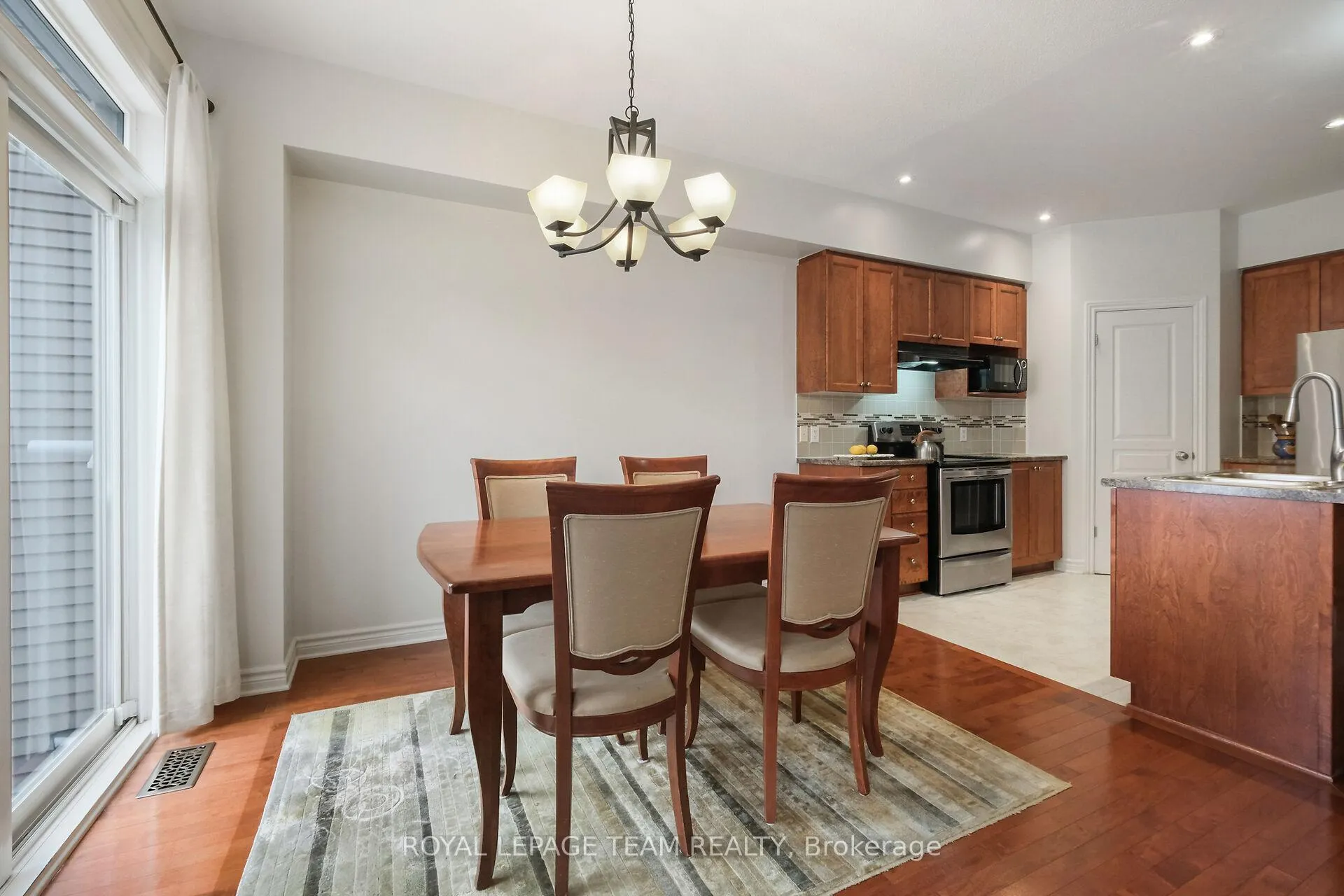 Photo 15 of 211 Butterfly Walk, Ottawa, Mer Bleue/Bradley Estates/Anderson Park — HOMEH